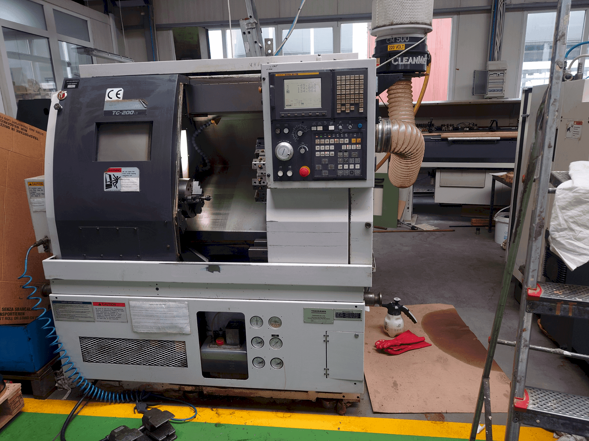 Vista Frontal da Takisawa TC-200 L3 máquina