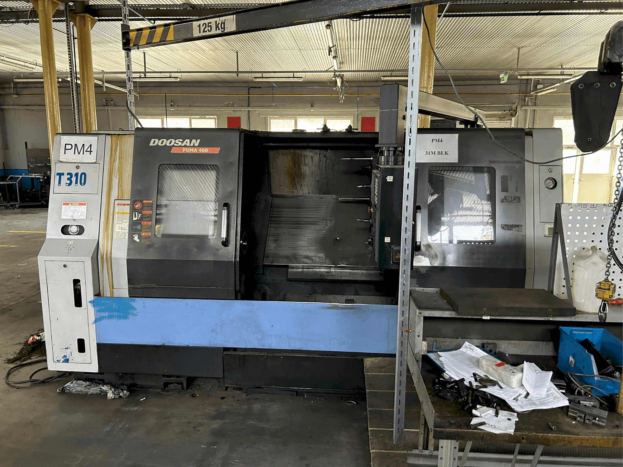 Vista Frontal da DOOSAN puma 400 B máquina