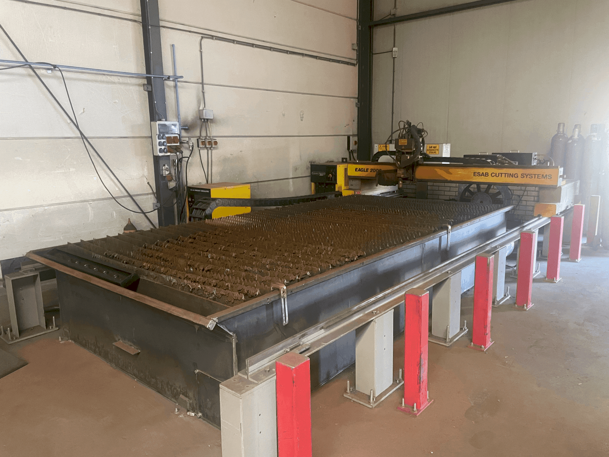 Vista Frontal da ESAB EAGLE 2000 máquina