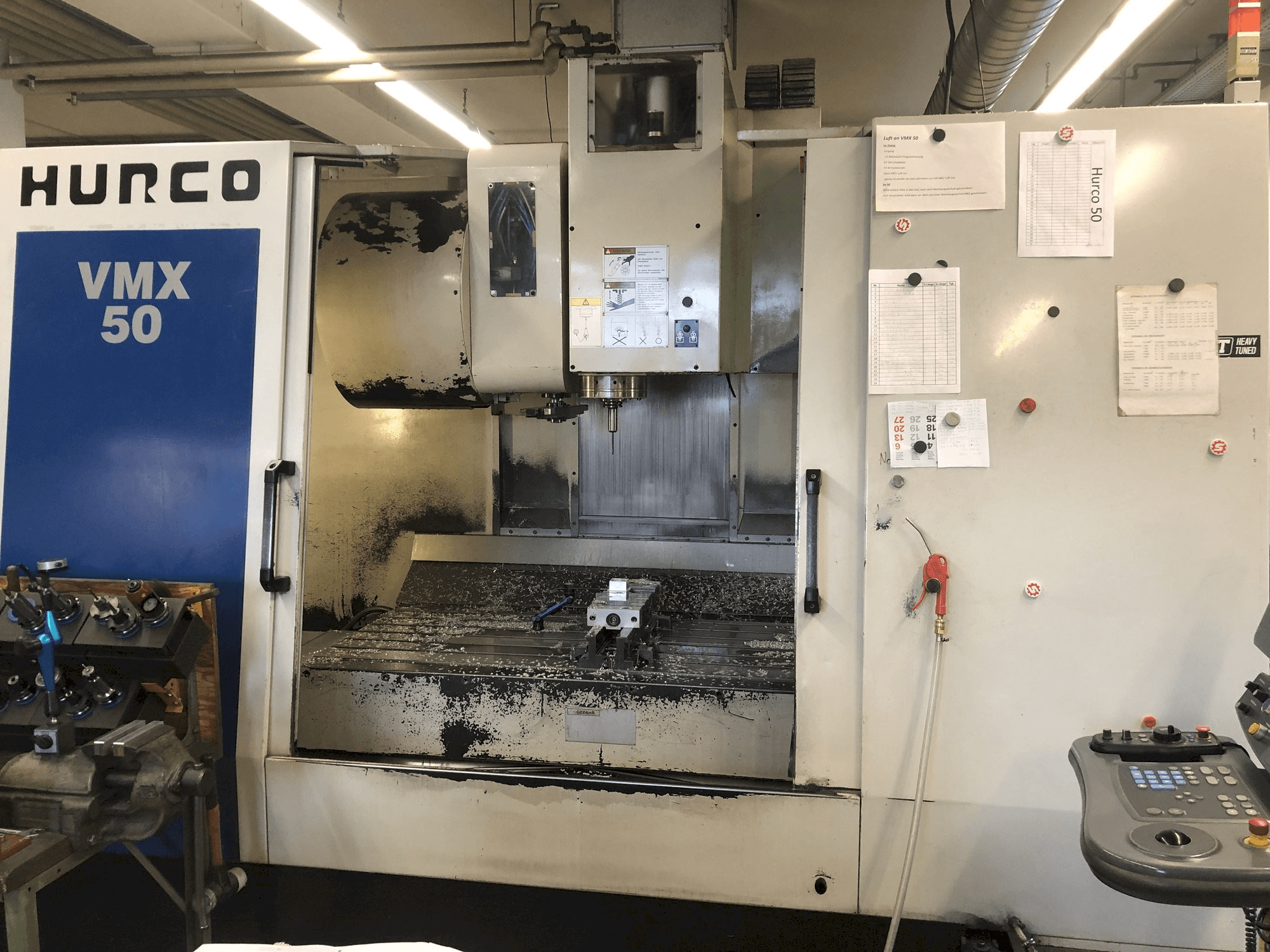 Vista Frontal da Hurco VMX 50 máquina