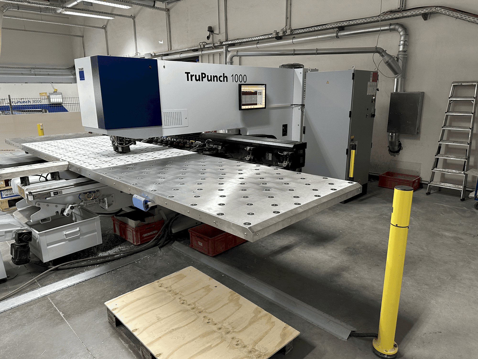 Vista Frontal da TRUMPF TruPunch 1000 máquina
