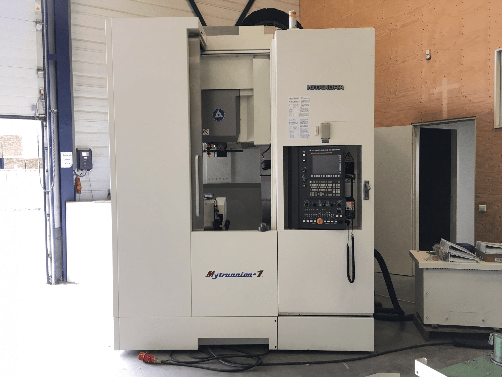 Vista Frontal da Kitamura Mytrunnion-1 máquina