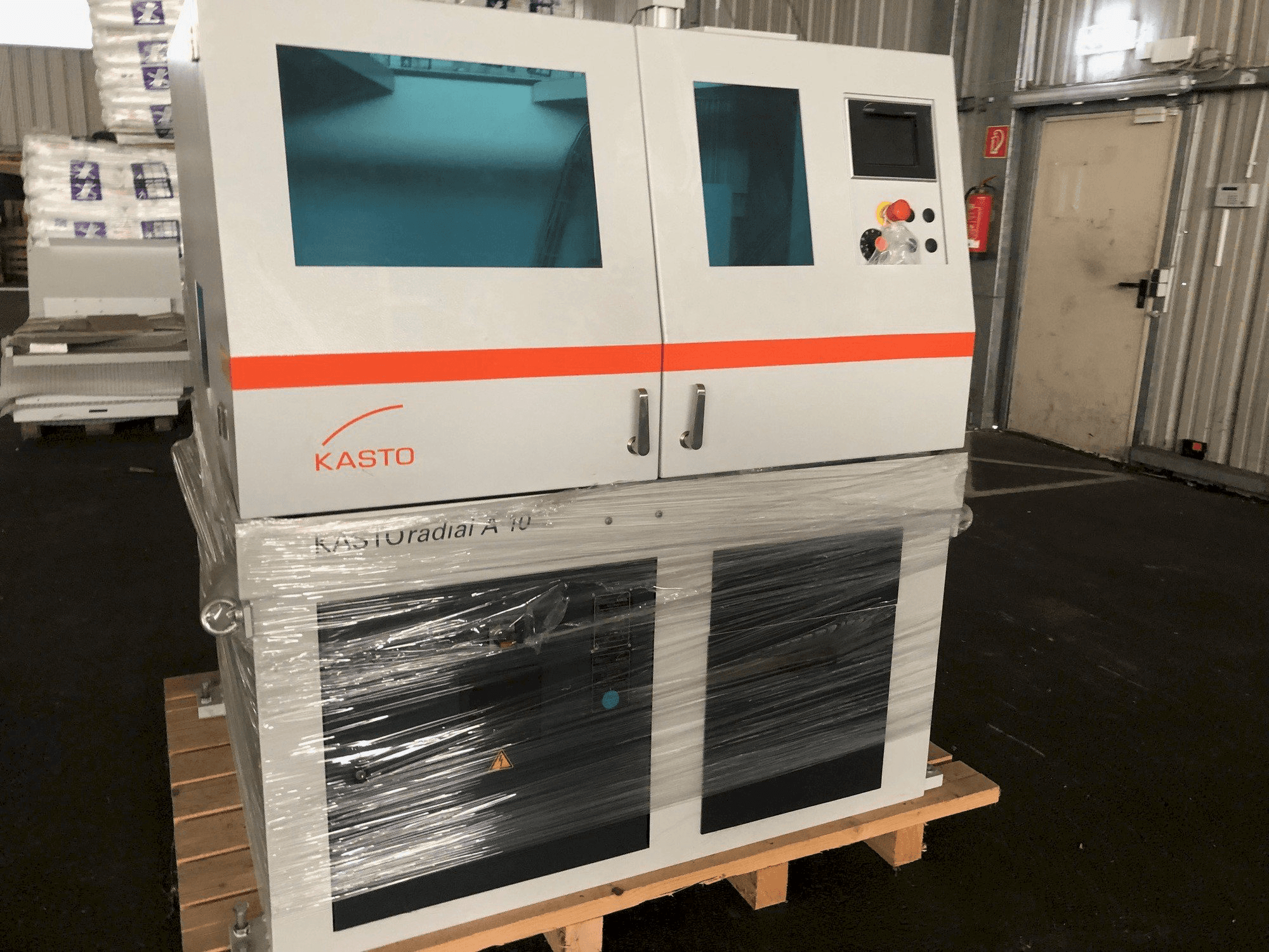 Vista Frontal da KASTO Radial A10 máquina