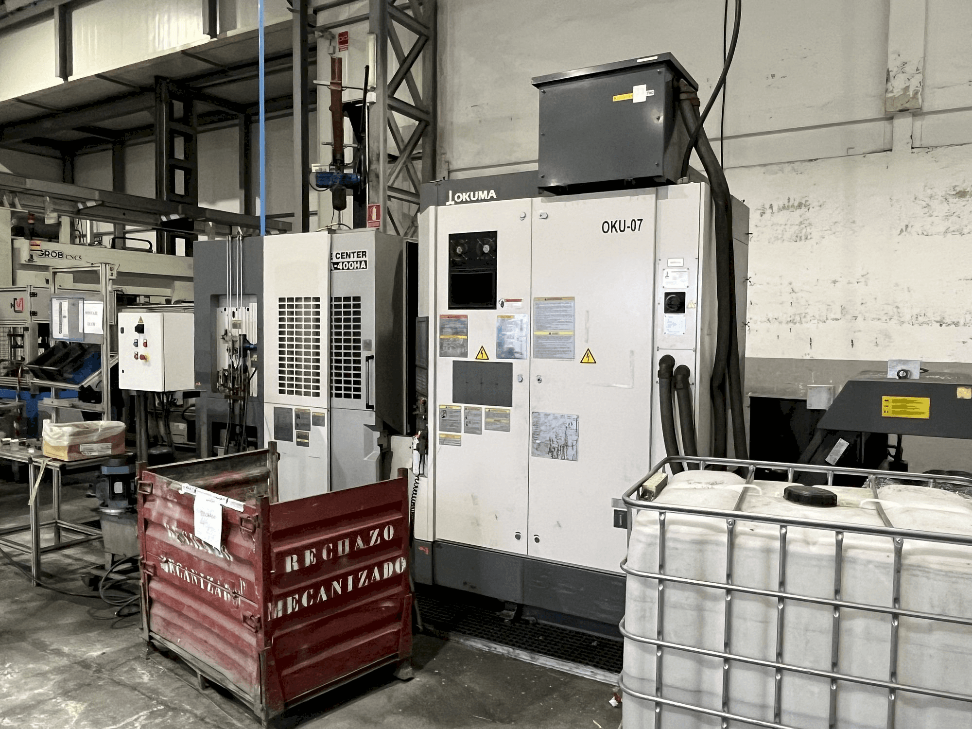 Vista Frontal da Okuma MA-400HA máquina