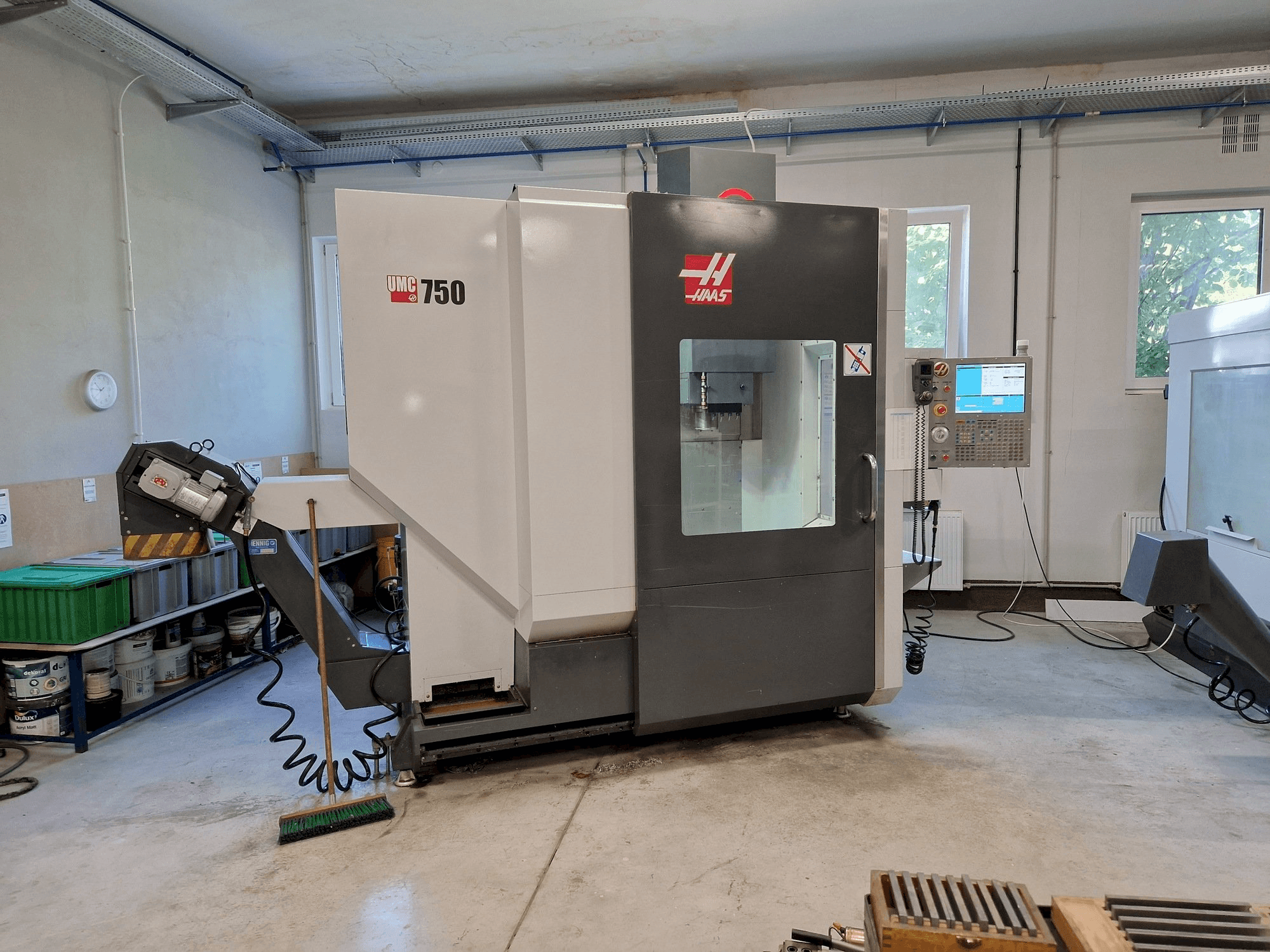 Vista Frontal da HAAS UMC-750 máquina