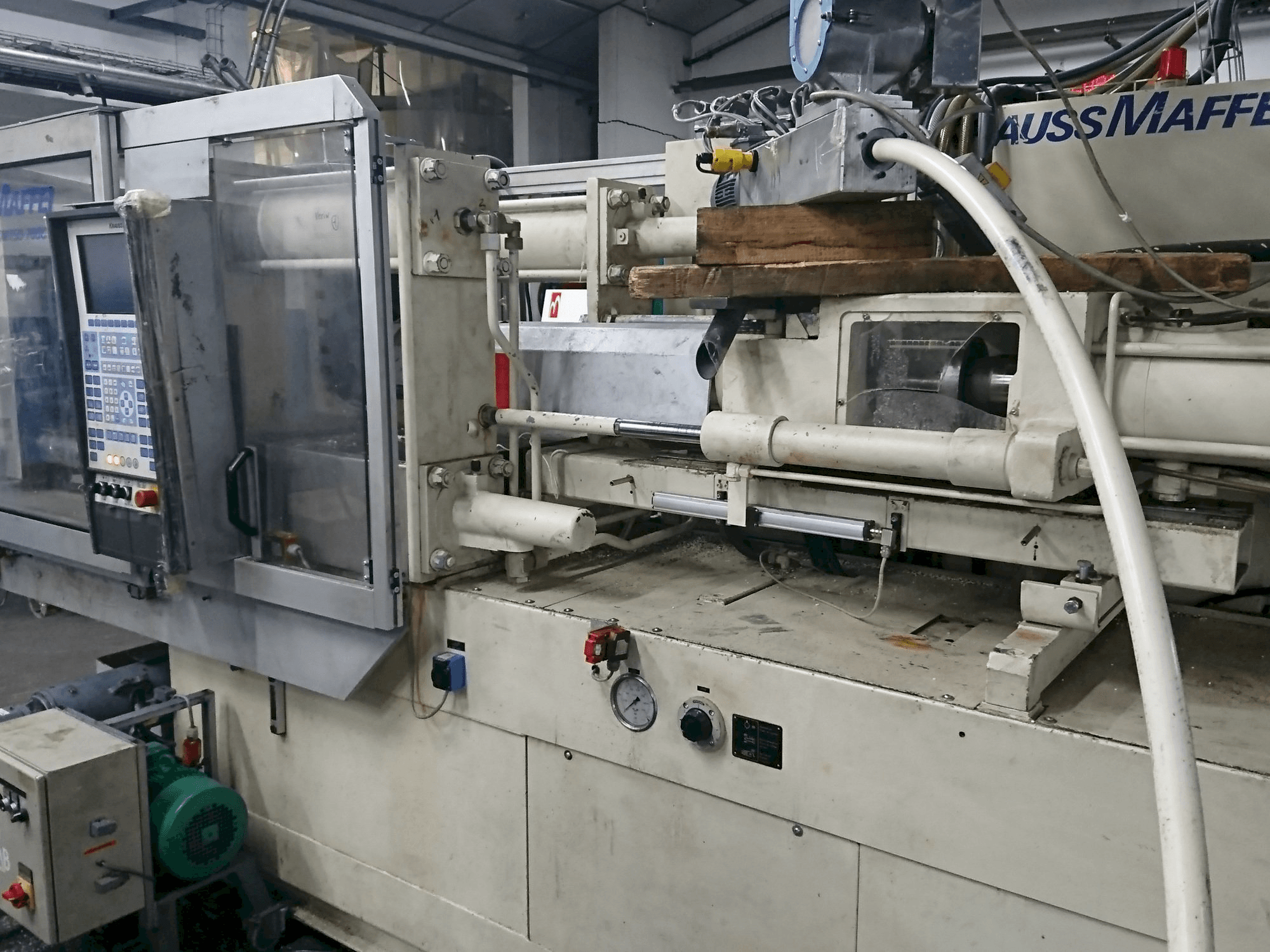 Vista Frontal da Krauss Maffei 150-700 C1 máquina