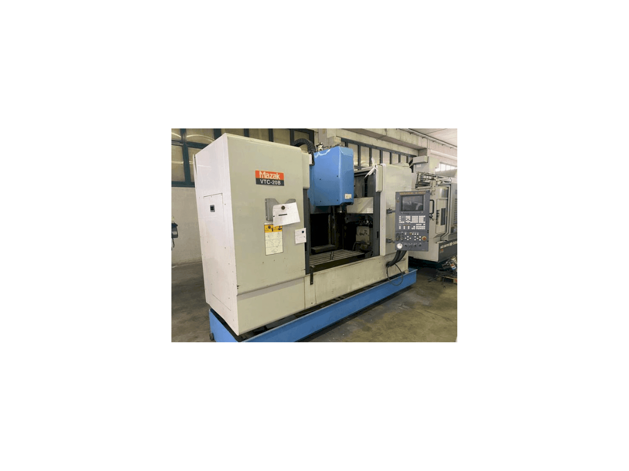 Vista Frontal da Mazak VTC-20B máquina