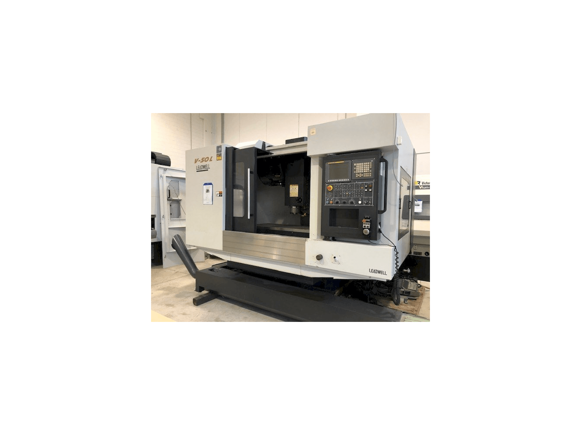 Vista Frontal da Leadwell V50L máquina
