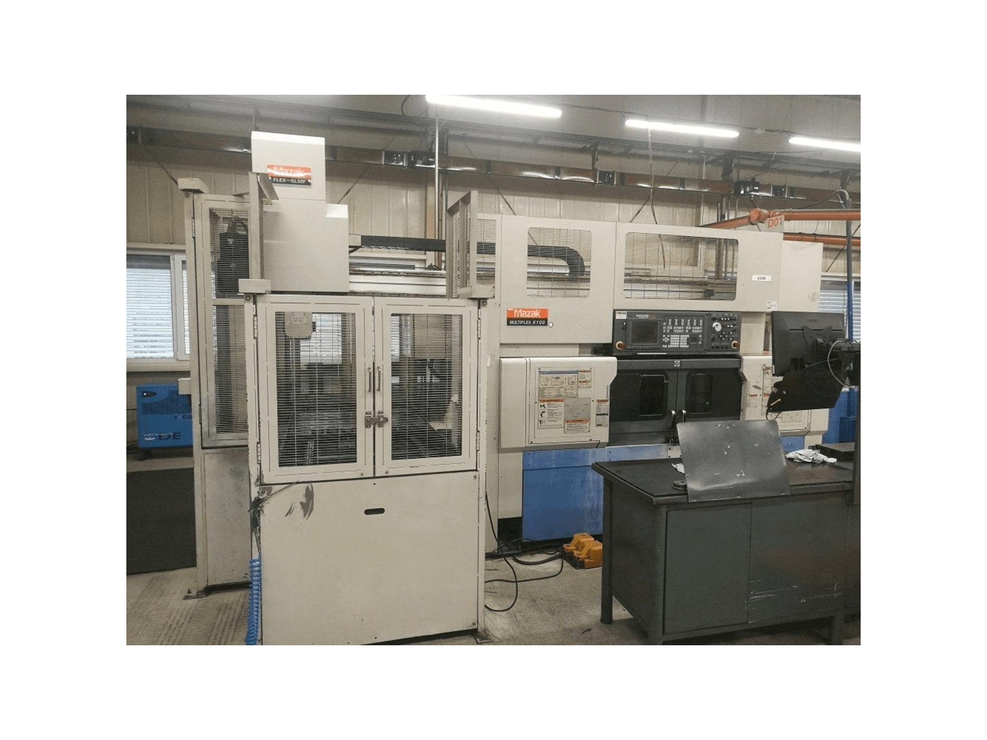 Vista Frontal da Mazak Multiplex 6100 + robot FLEX-GL50F máquina