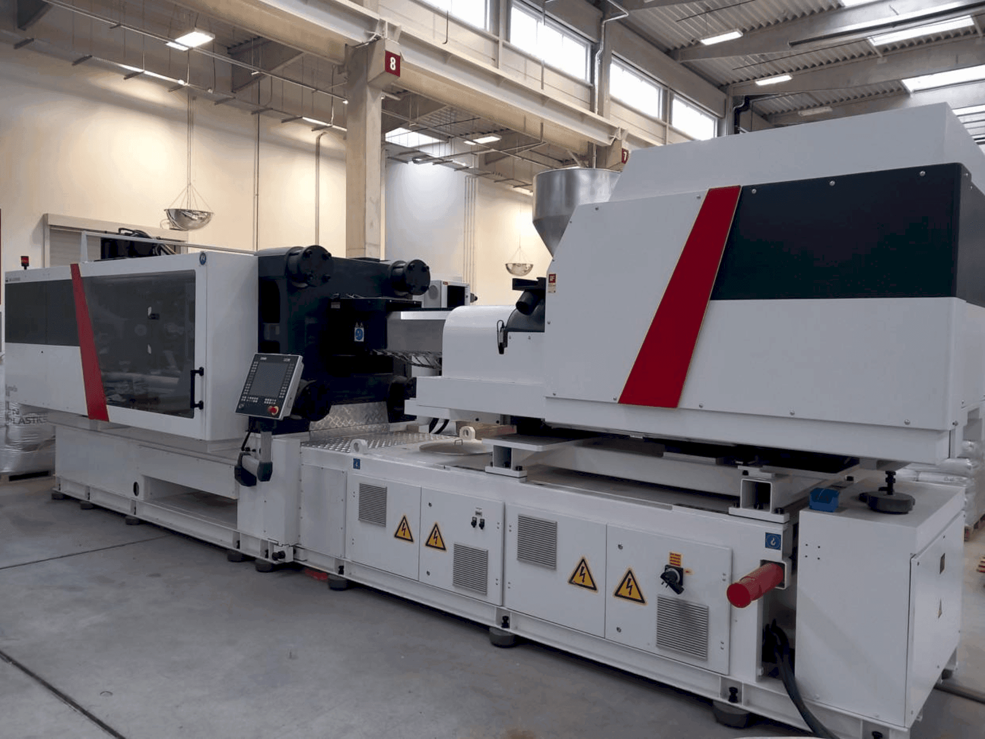 Vista Frontal da Milacron Elektron Evo 450 máquina