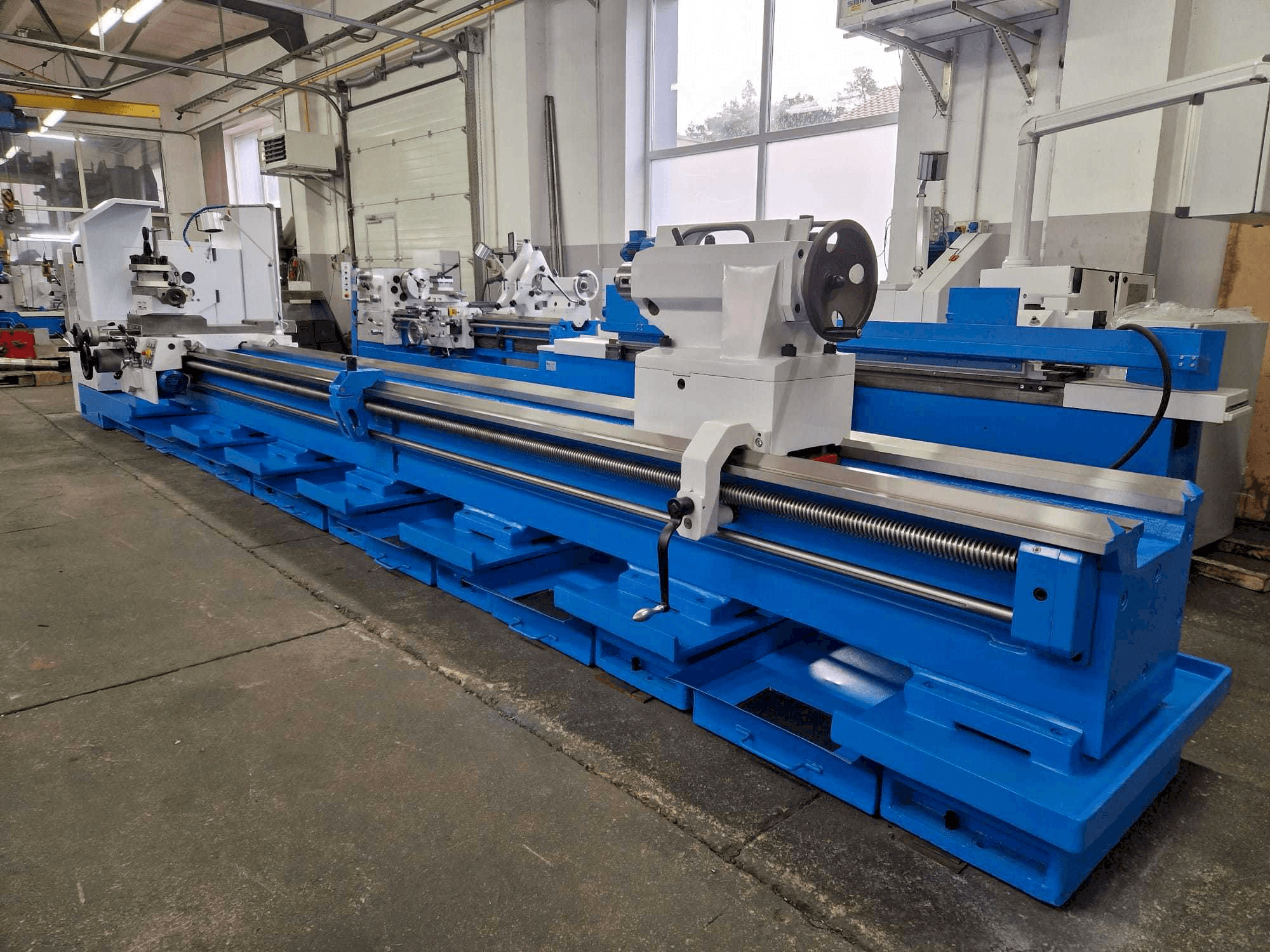 Vista Frontal da Poreba TPK 90 x 6000 máquina