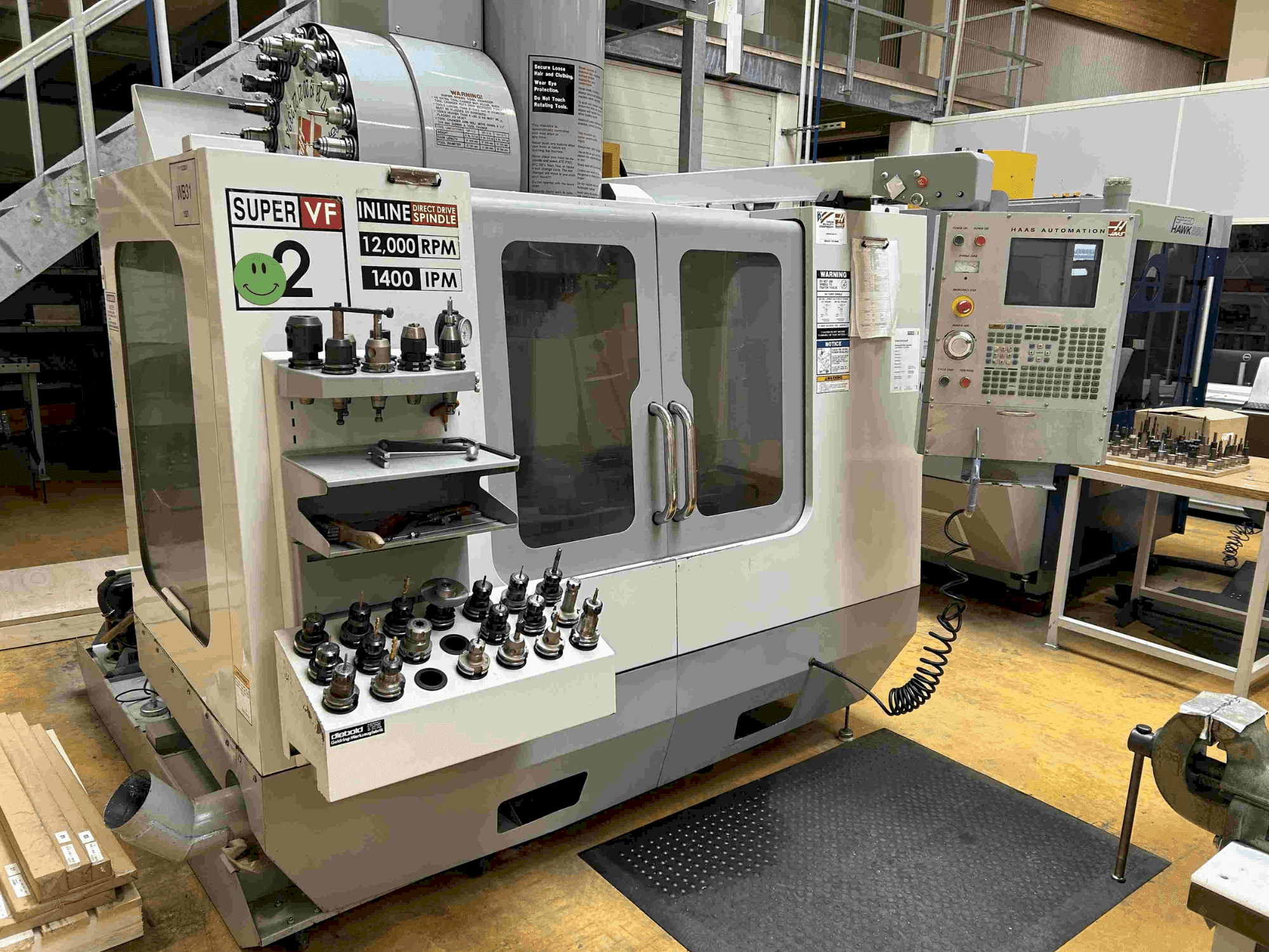 Vista Frontal da HAAS VF-2SSHE máquina
