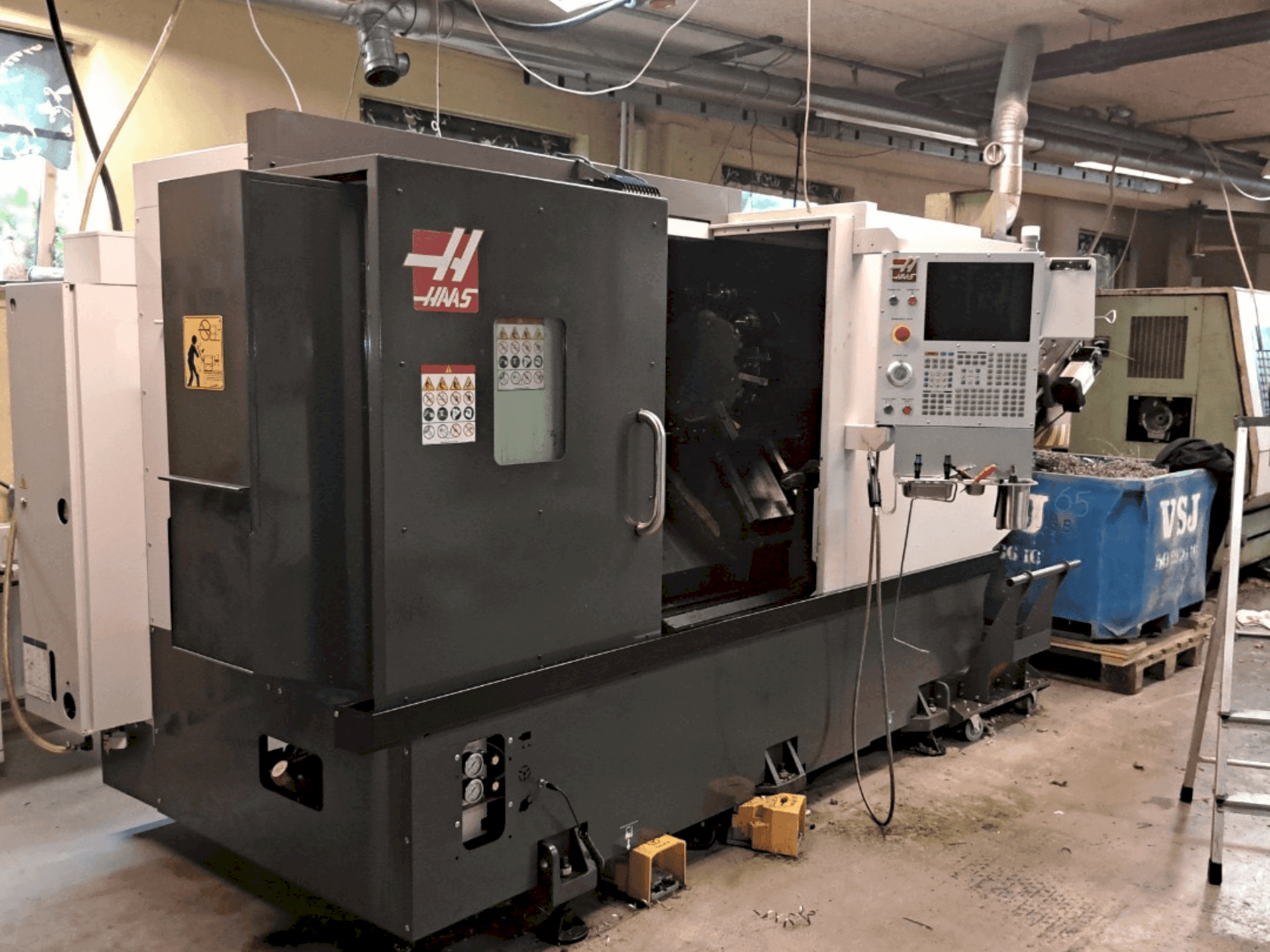 Vista Frontal da HAAS ST-30 Y máquina
