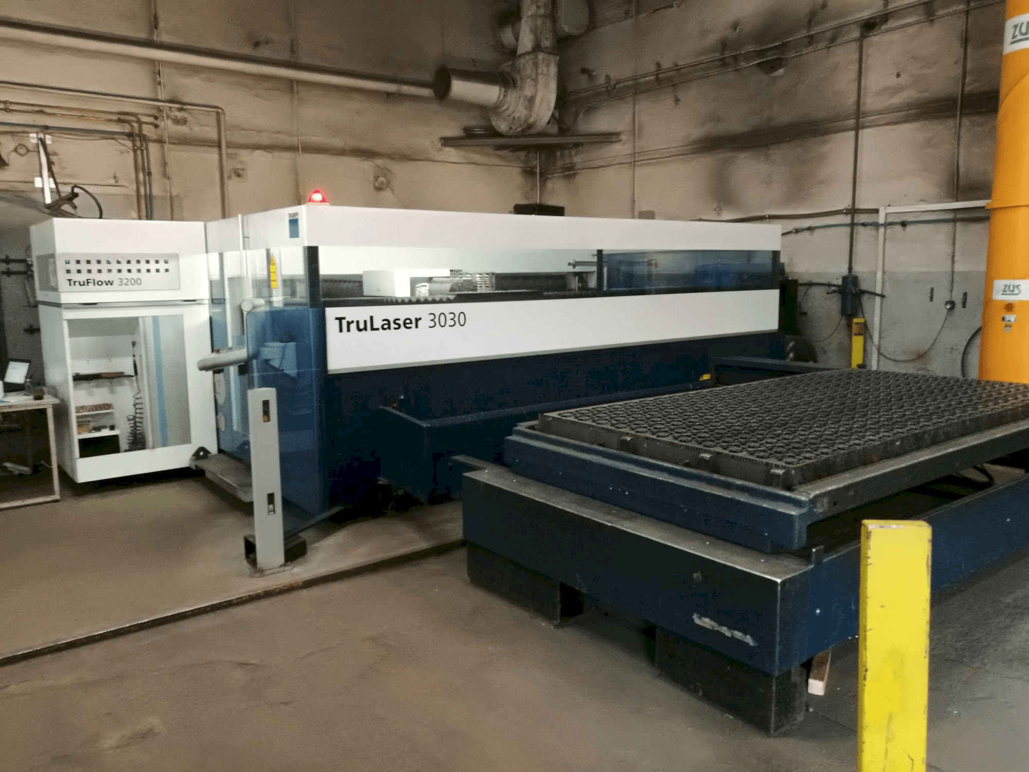 Vista Frontal da Trumpf TruLaser 3030 L20 máquina