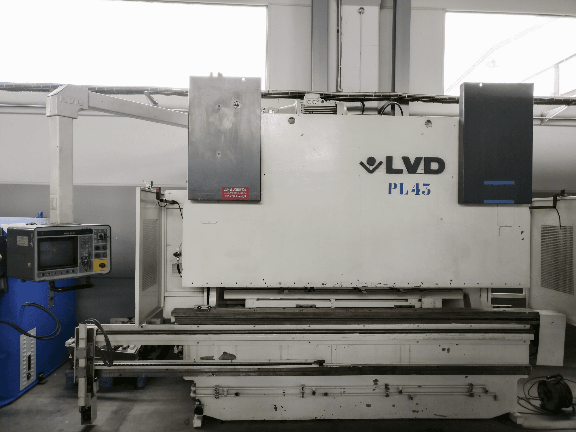 Vista Frontal da LVD PPEB 160-30 MNC 95 máquina