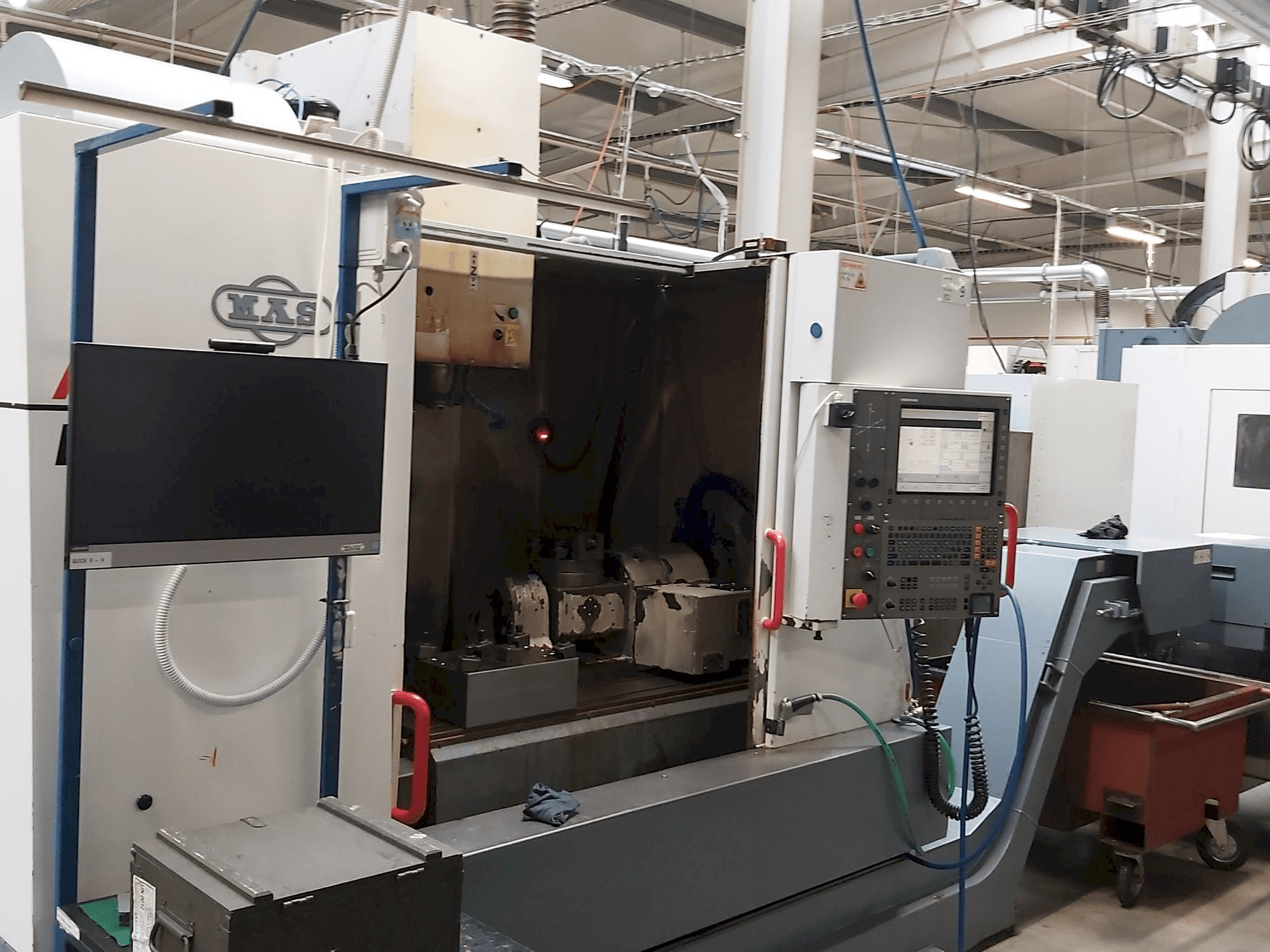 Vista Lateral Esquerda da KOVOSVIT MAS MCV 1016 Quick máquina