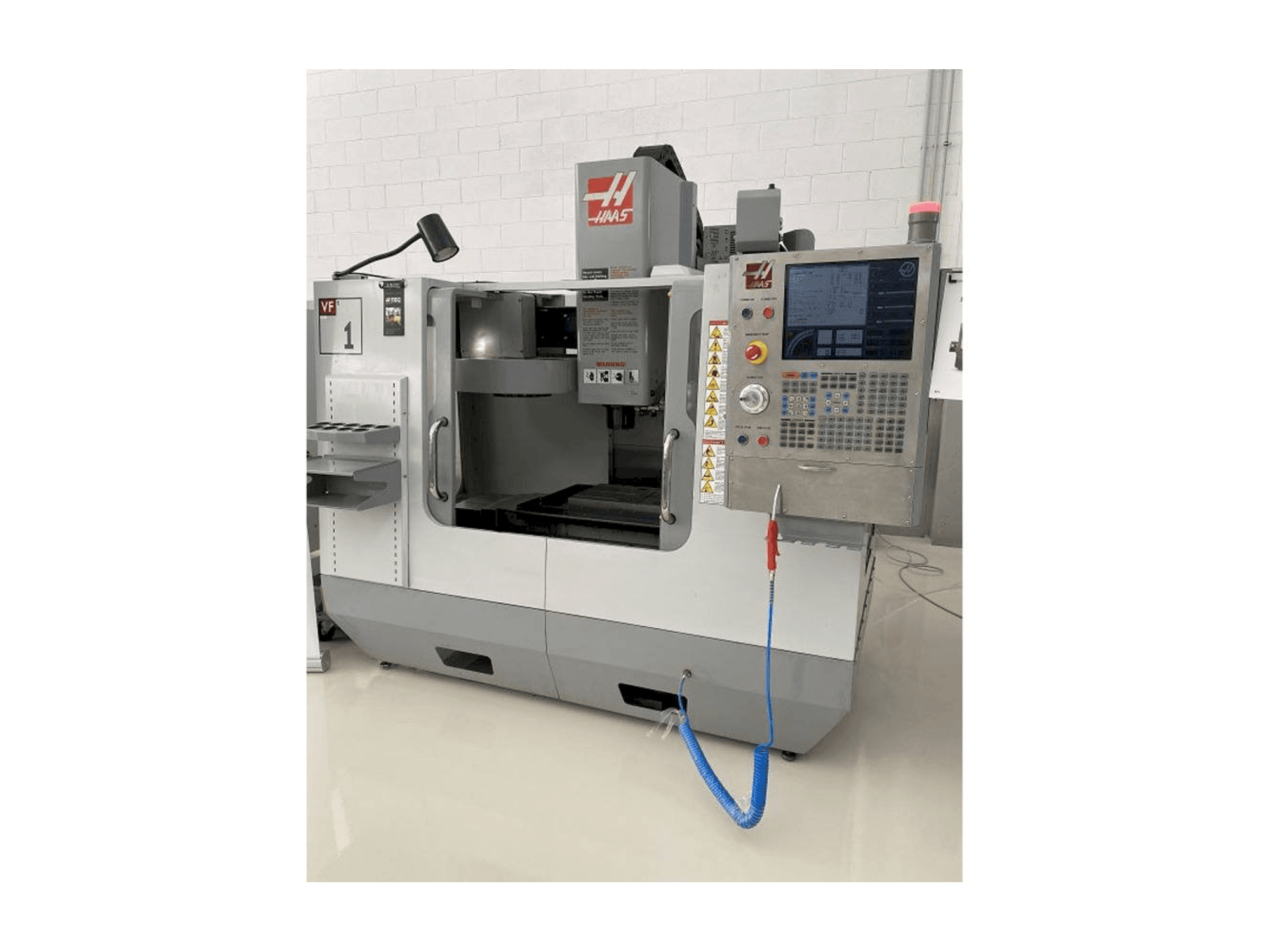 Vista Frontal da HAAS VF-1 máquina