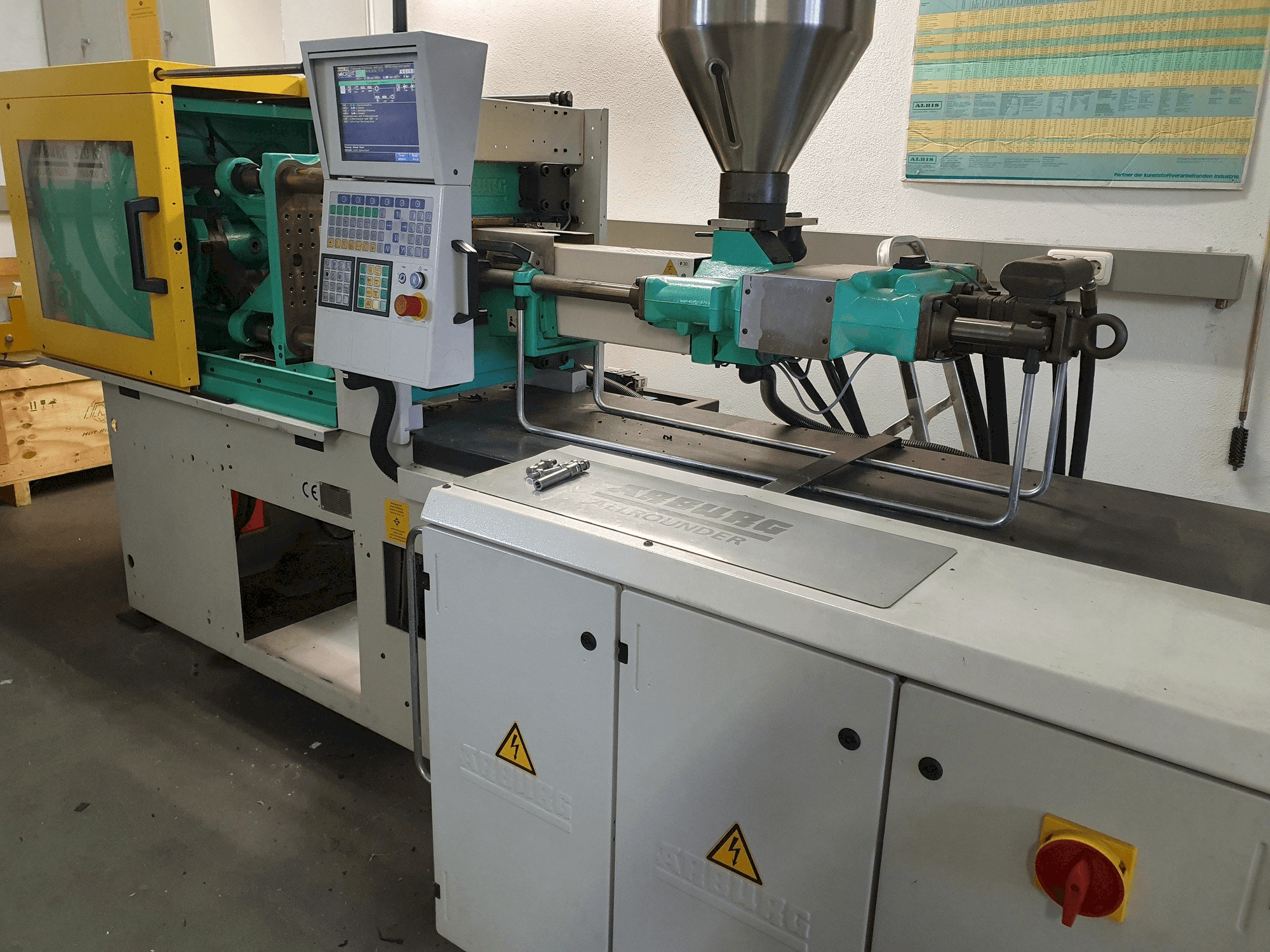 Vista Frontal da Arburg Allrounder 320 KS 700-100 máquina