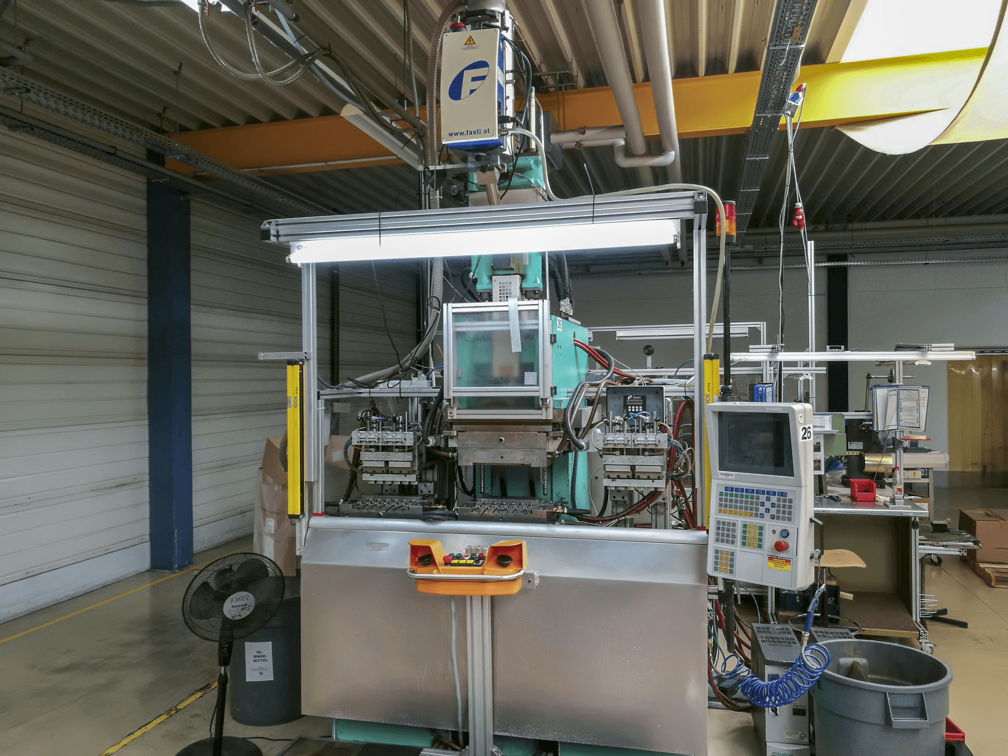 Vista Frontal da Arburg 270C 400-100 máquina