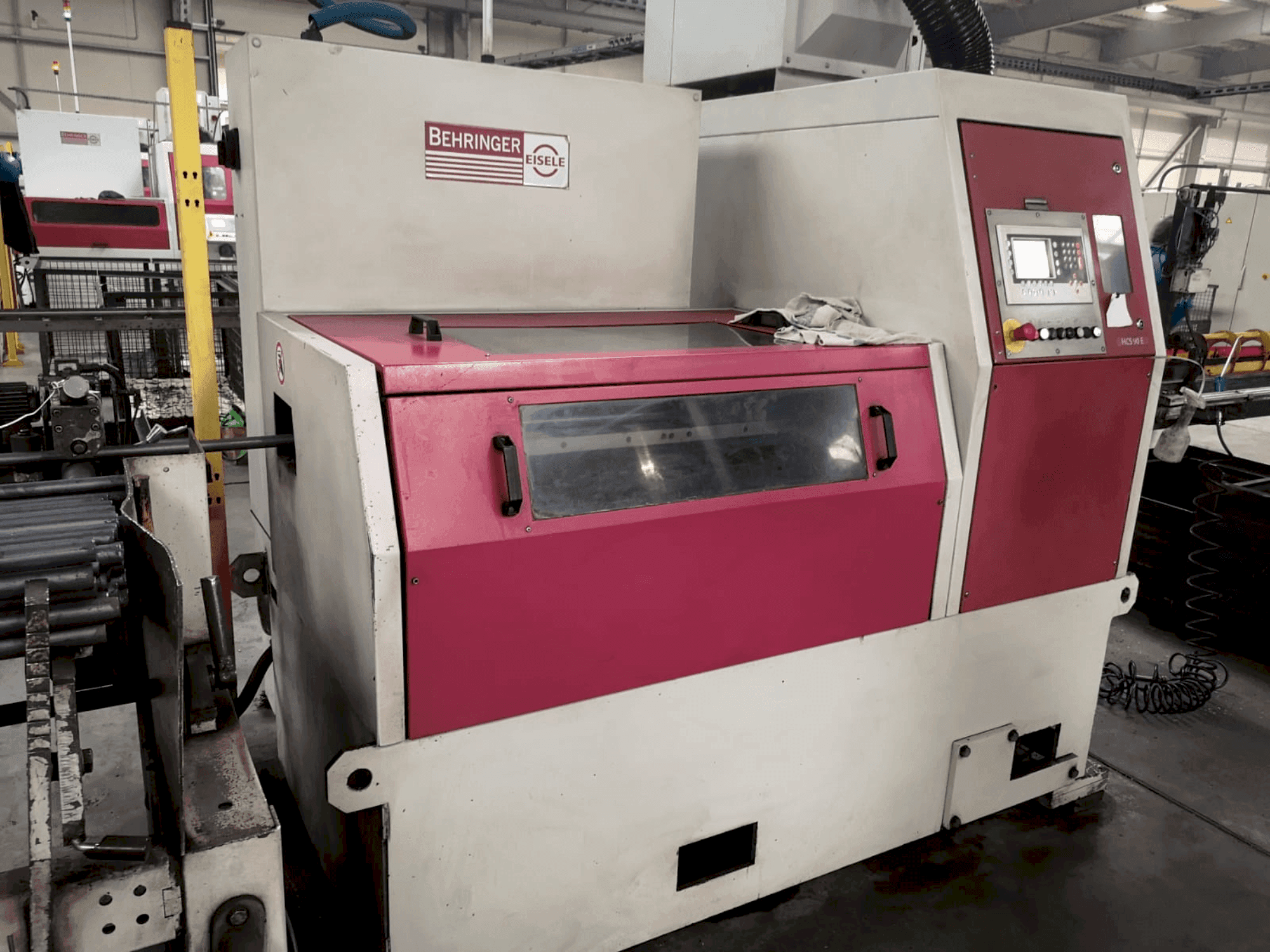 Vista Frontal da Behringer EISELE HCS-90E máquina