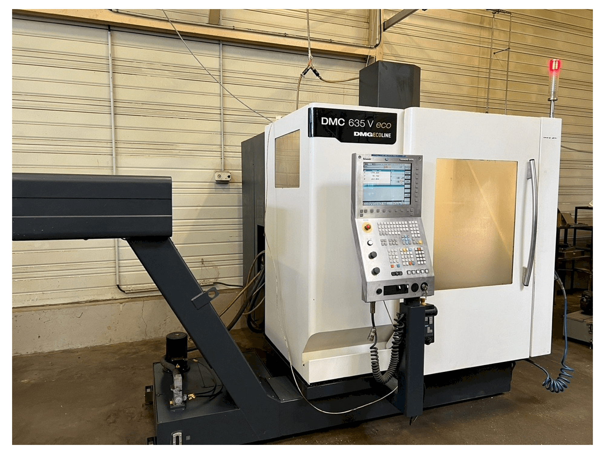 Vista Frontal da DMG DMC 635V ECOLINE máquina