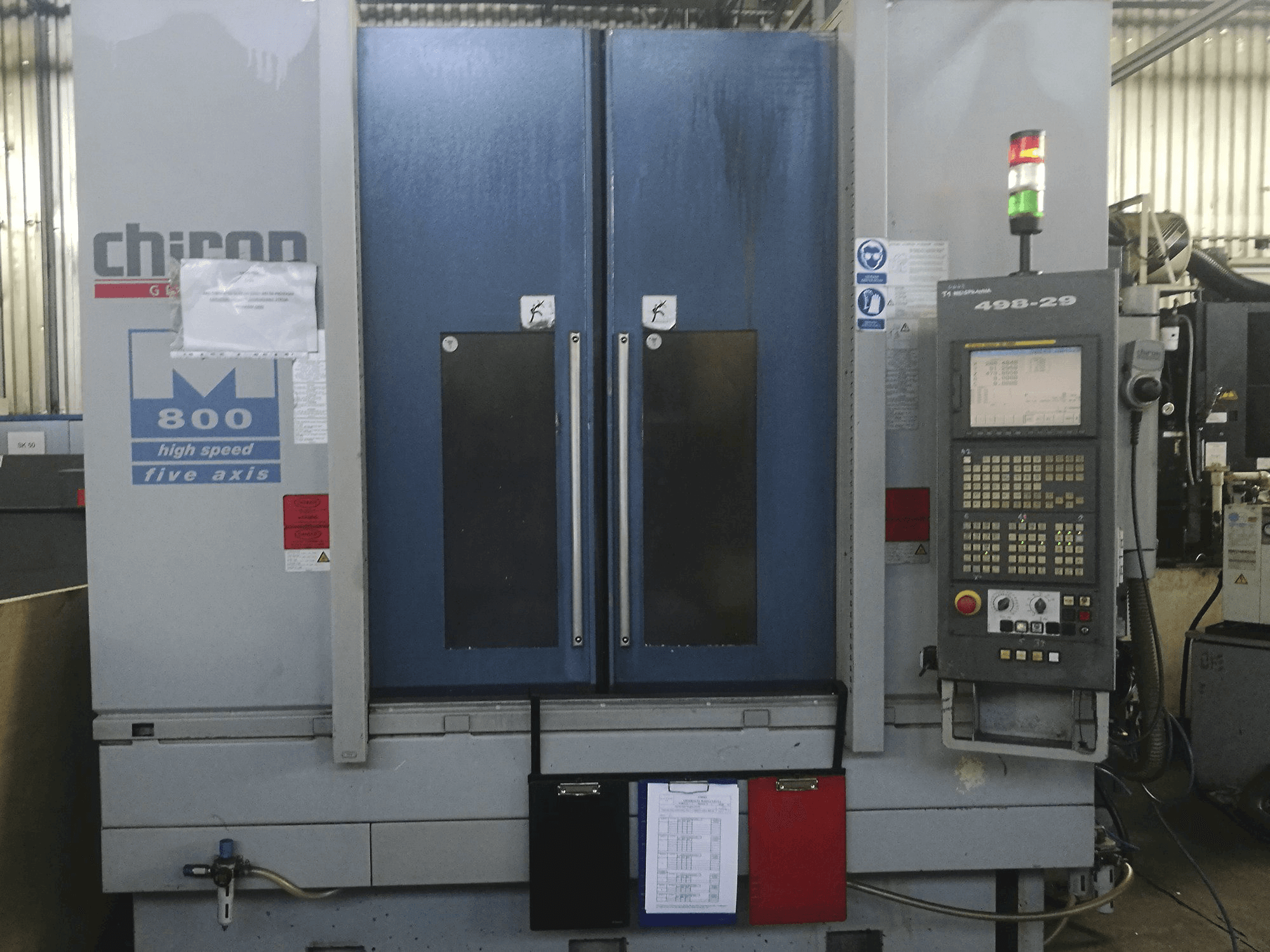 Vista Frontal da CHIRON MILL 800 máquina