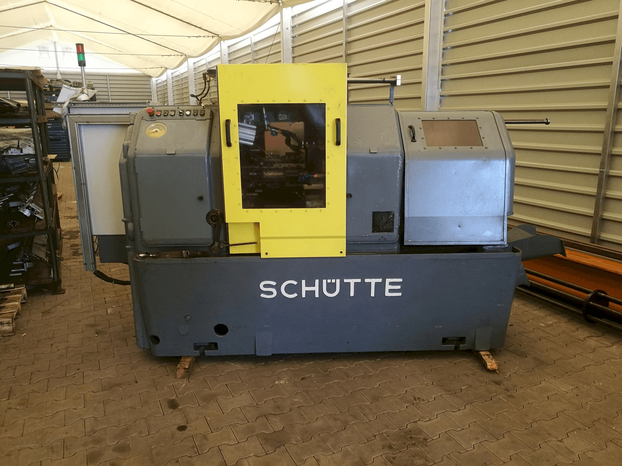 Vista Frontal da Schuette SE 16 máquina