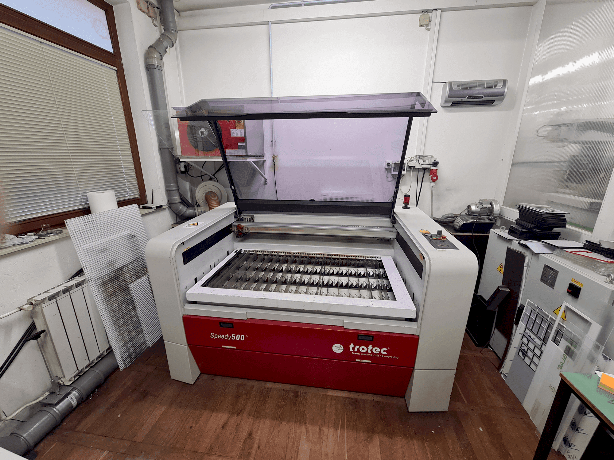 Vista Frontal da Trotec Speedy 500 máquina