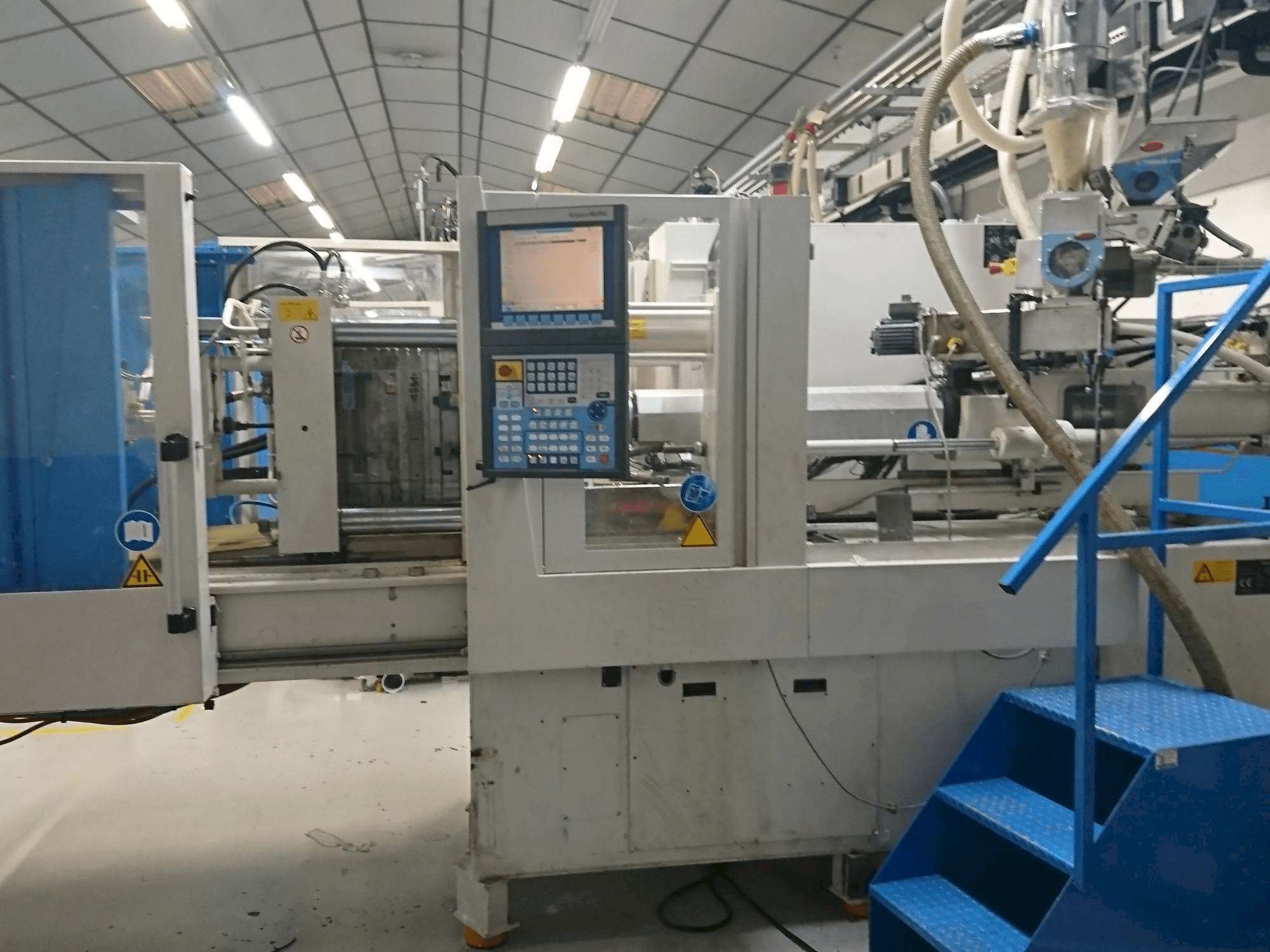 Vista Frontal da Krauss Maffei 80-750 CX máquina