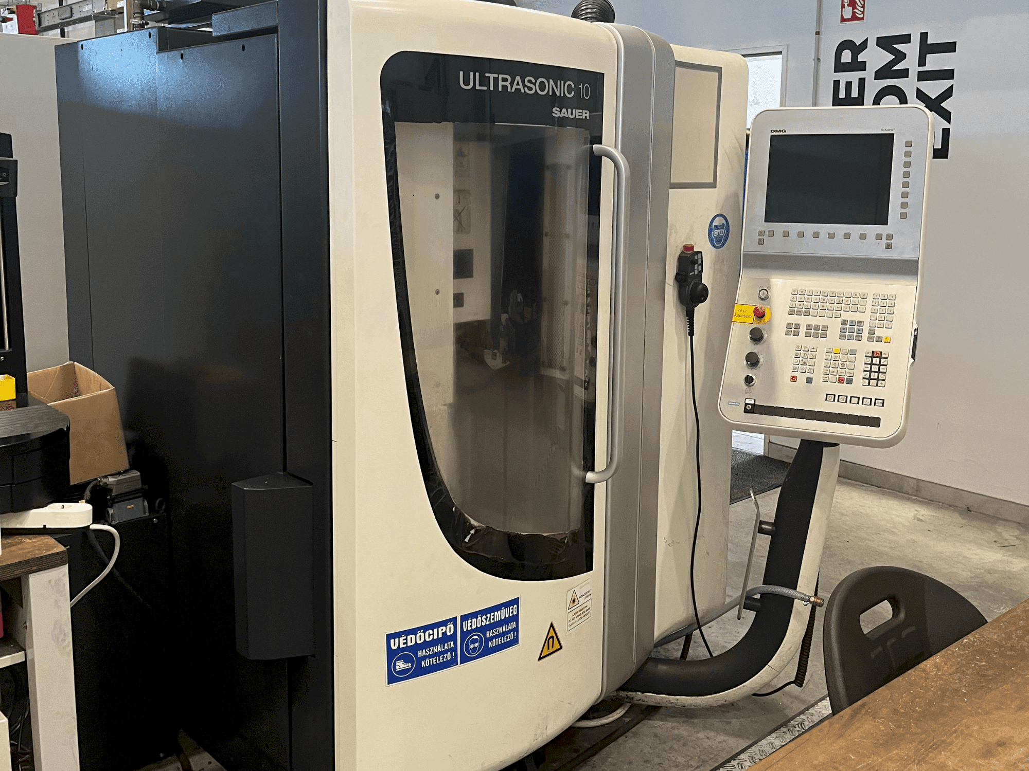 Vista Frontal da DMG ULTRASONIC 10 máquina