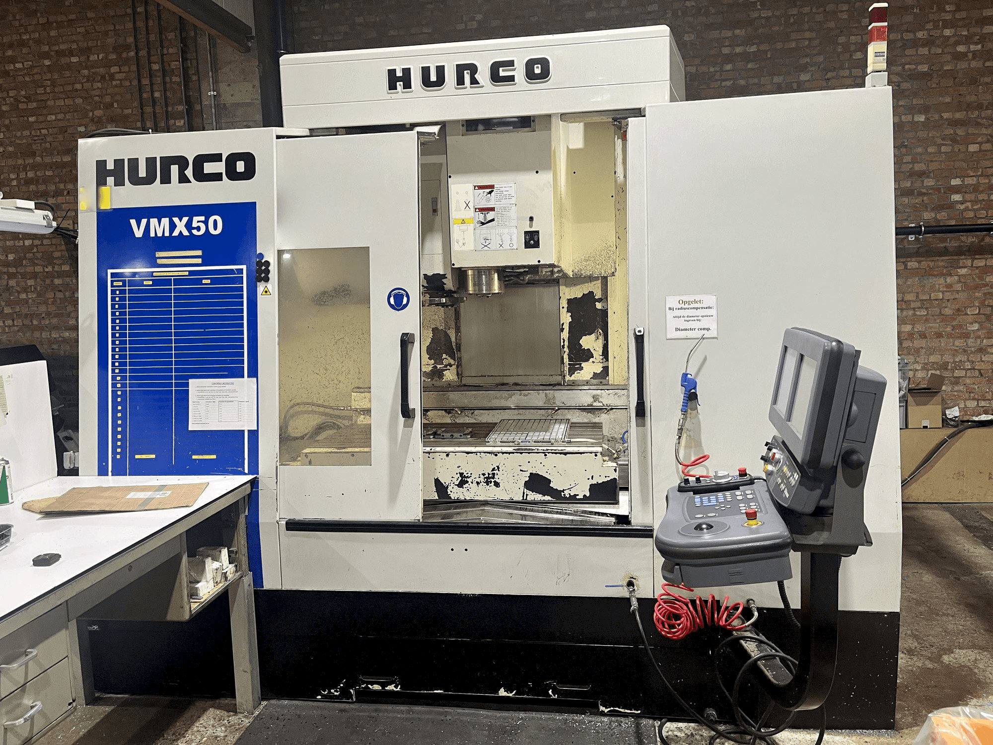 Vista Frontal da Hurco VMX50 máquina