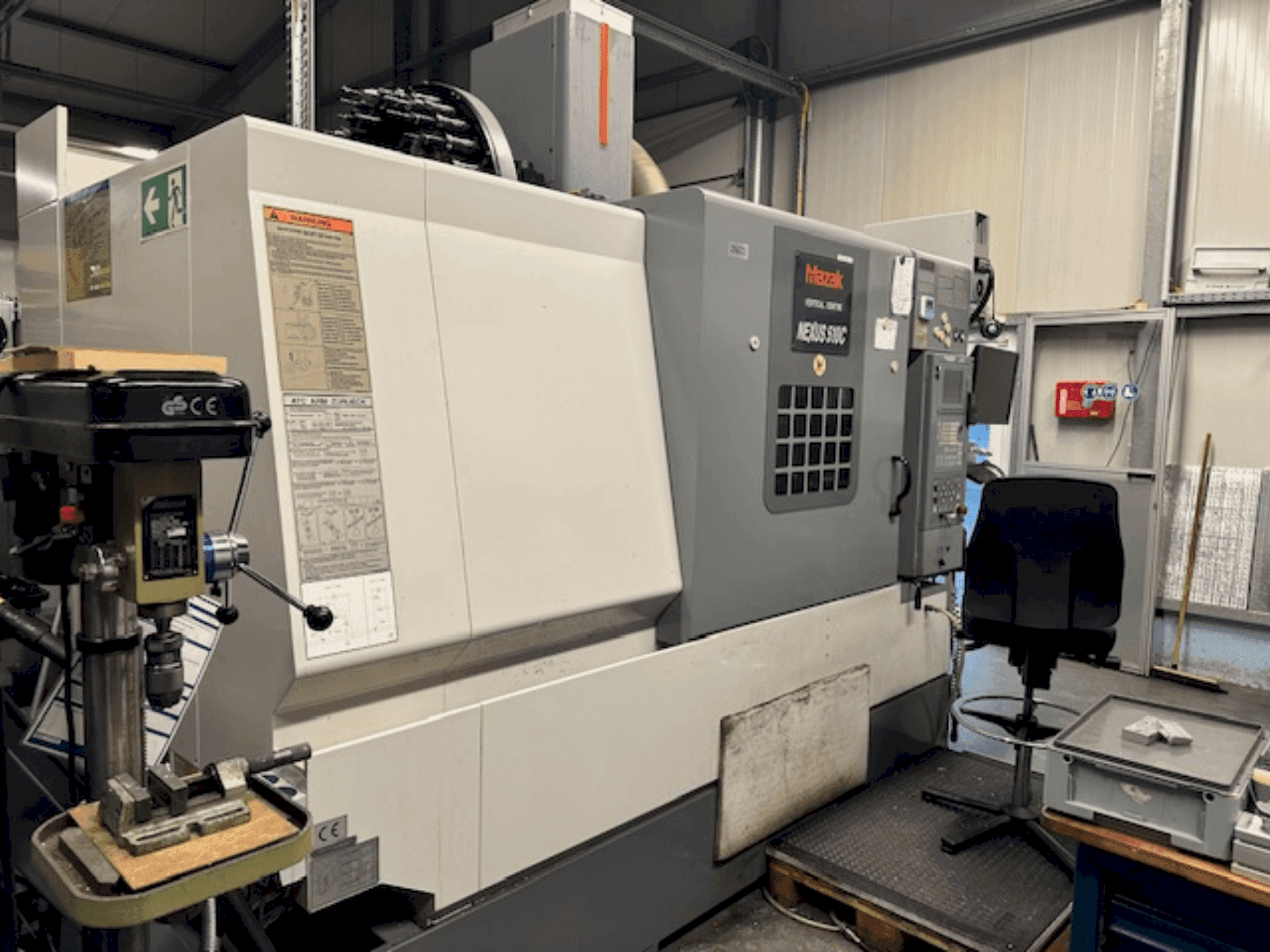 Vista Frontal da Mazak VCN 510-C máquina