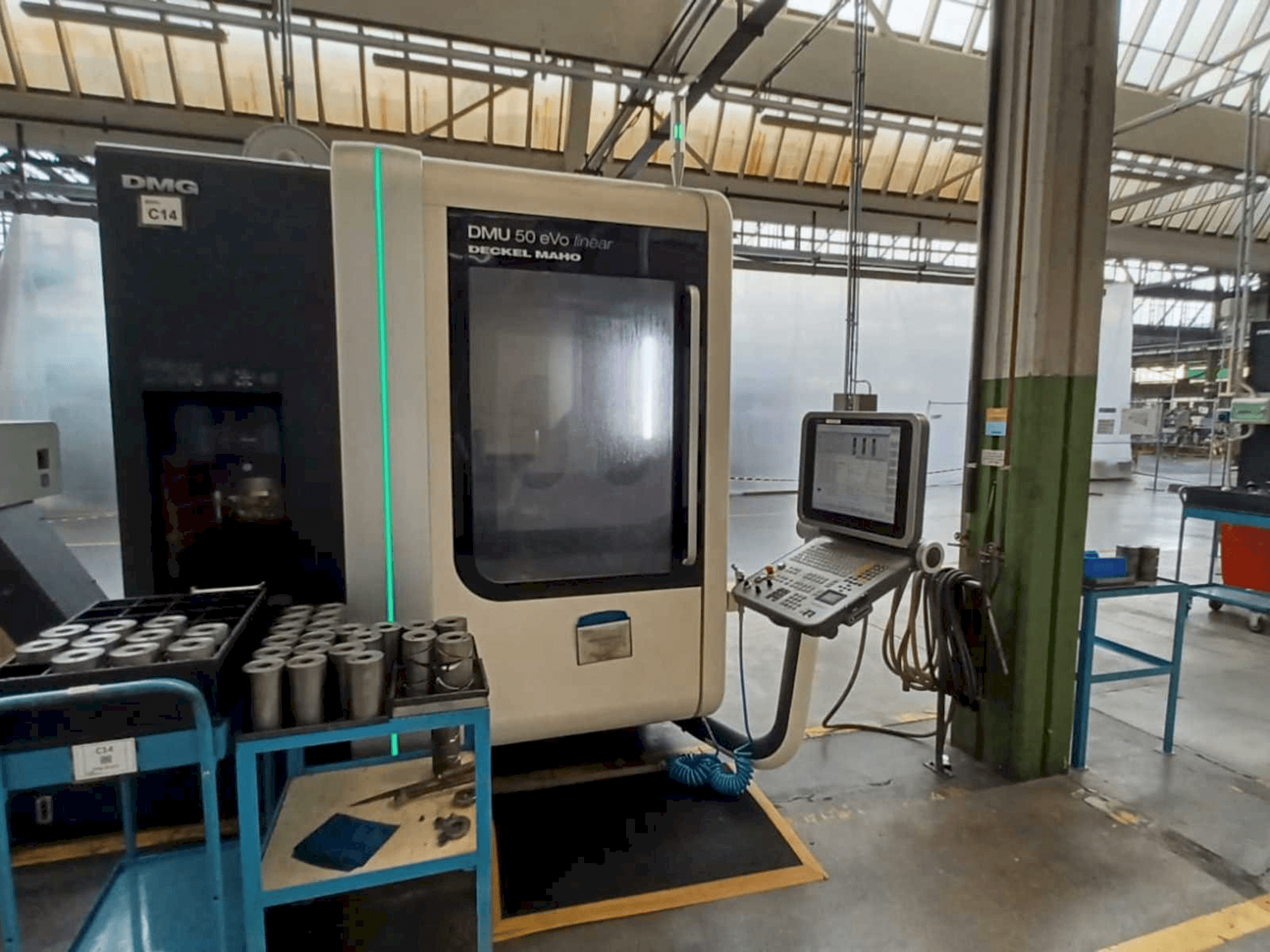 Vista Frontal da DMG DMU 50 evo linear máquina