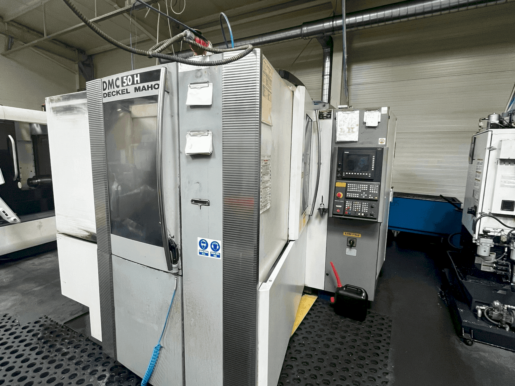 Vista Frontal da DECKEL MAHO DMC 50 H máquina
