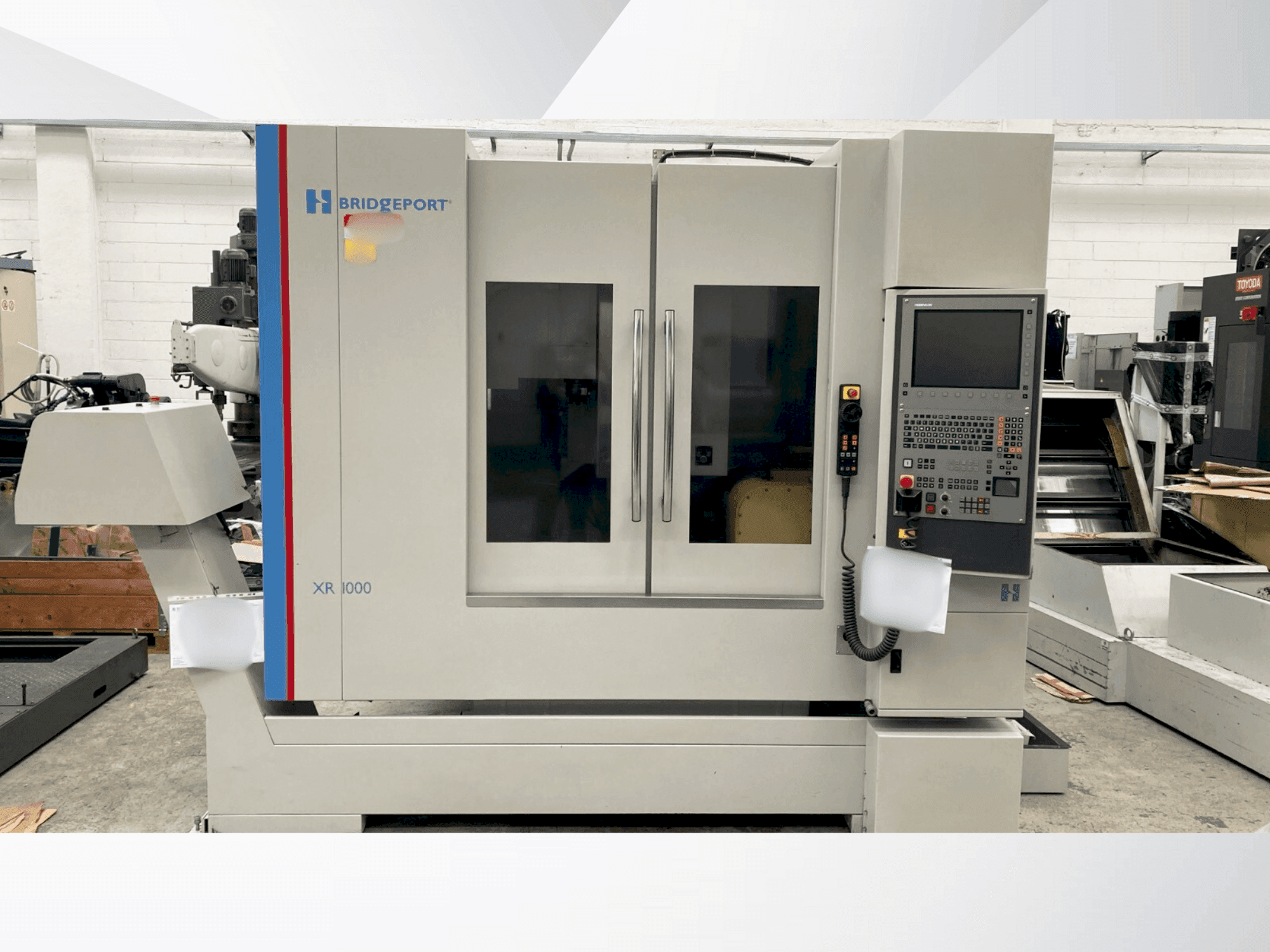 Vista Frontal da Bridgeport XR 1000 máquina