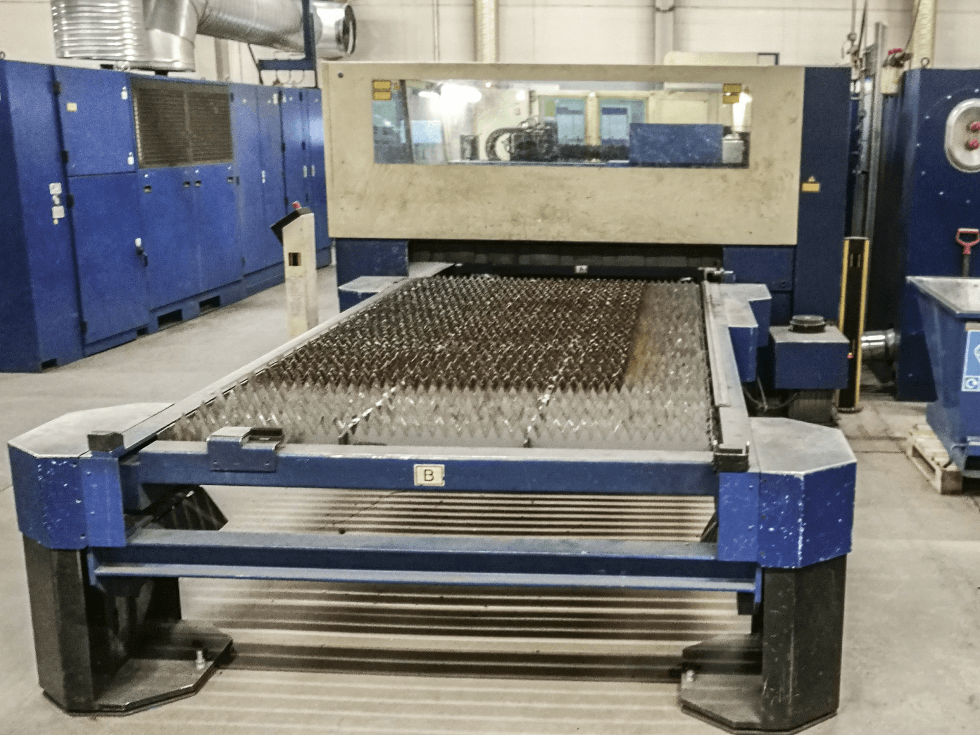 Vista Direita da Trumpf Trumatic L3050 máquina