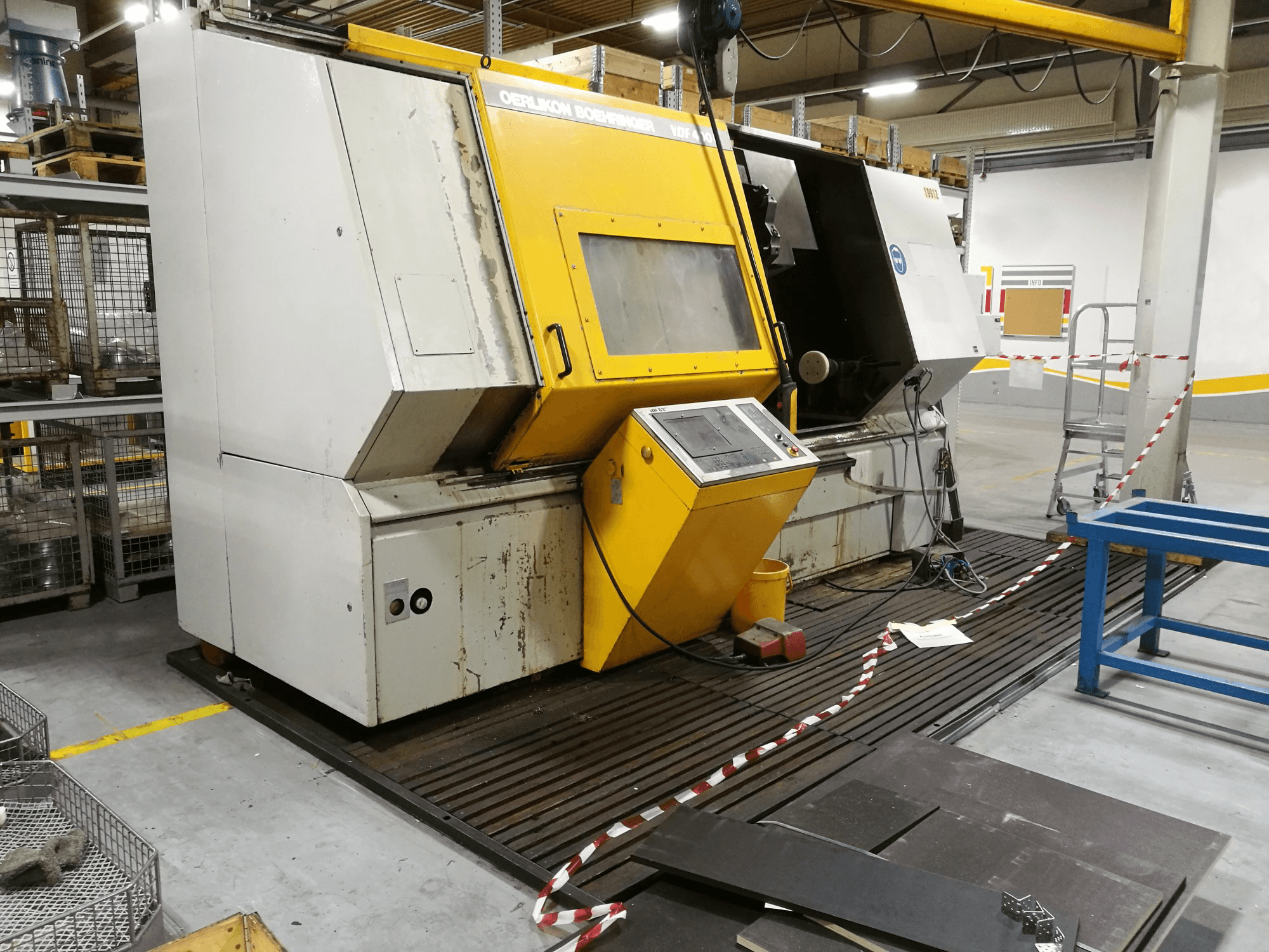 Vista Esquerda da OERLIKON BOEHRINGER VDF400C-F máquina