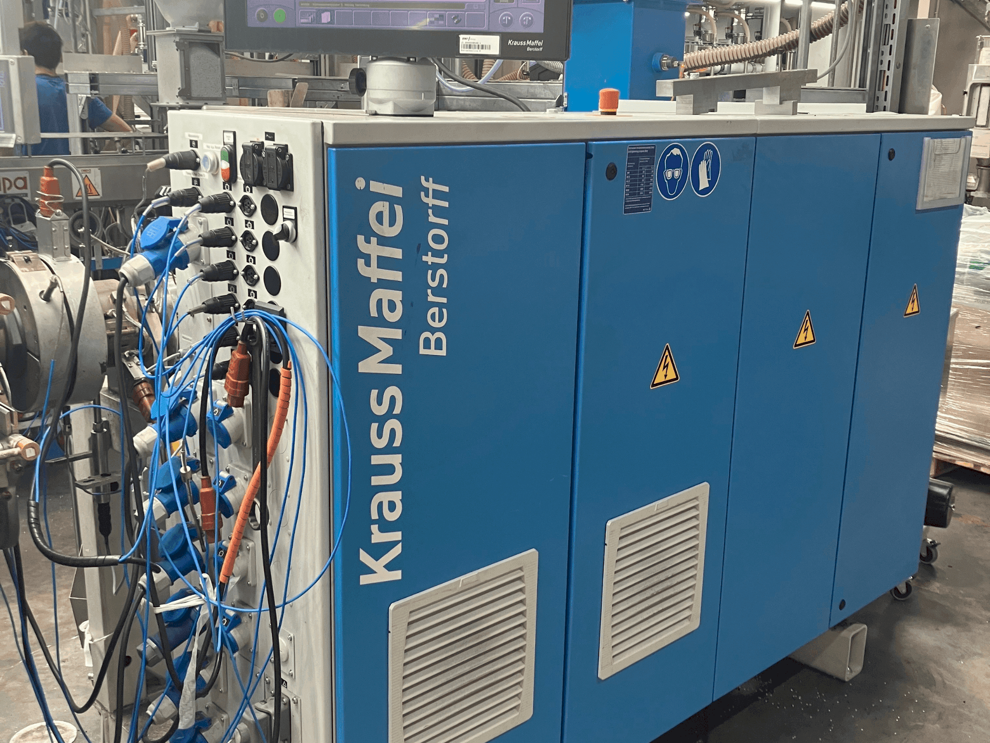 Vista Frontal da Krauss Maffei KME 45 XS máquina