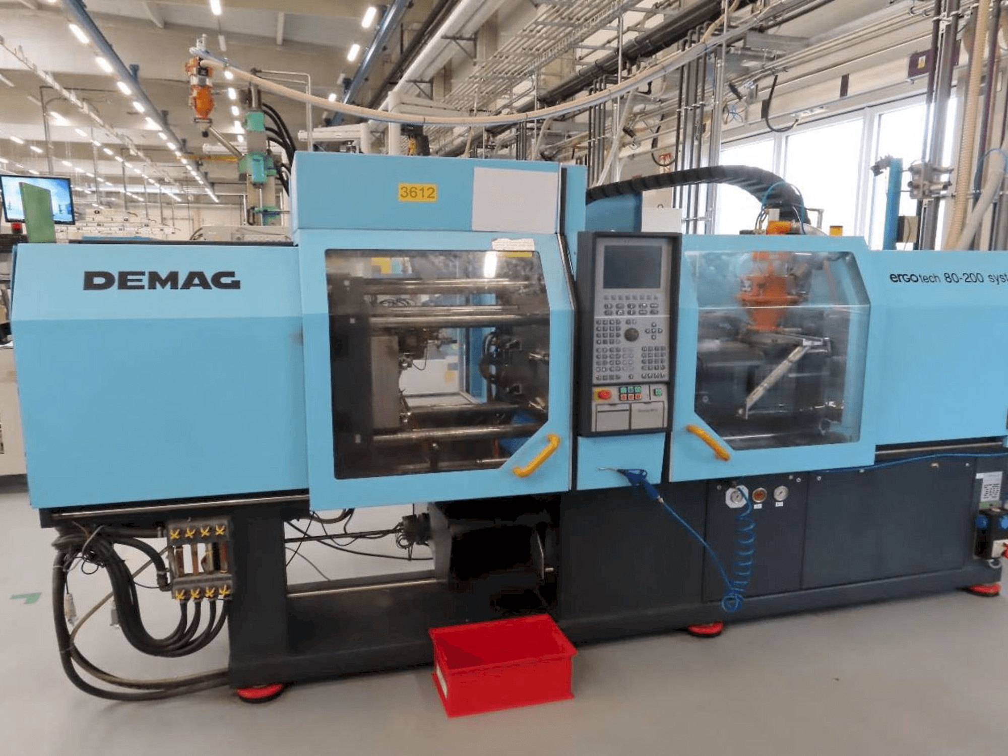 Vista Frontal da DEMAG Ergotech 80-200 System máquina