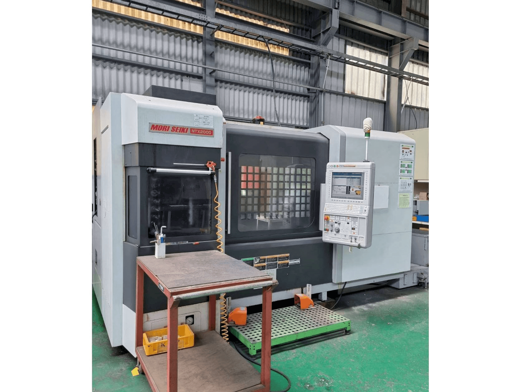 Vista Frontal da DMG Mori Seiki NTX2000/1500S máquina
