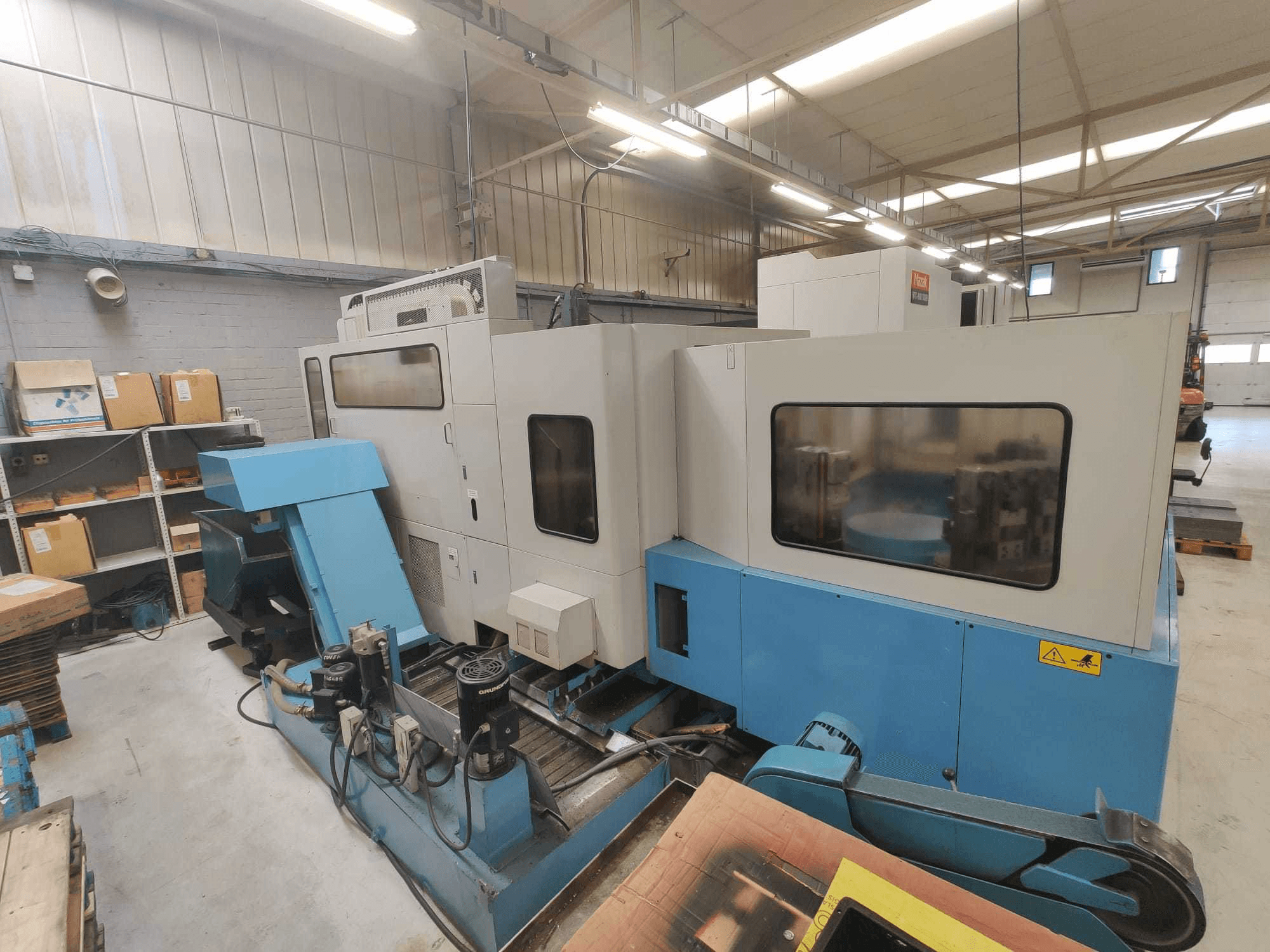 Vista Frontal da Mazak H400 máquina