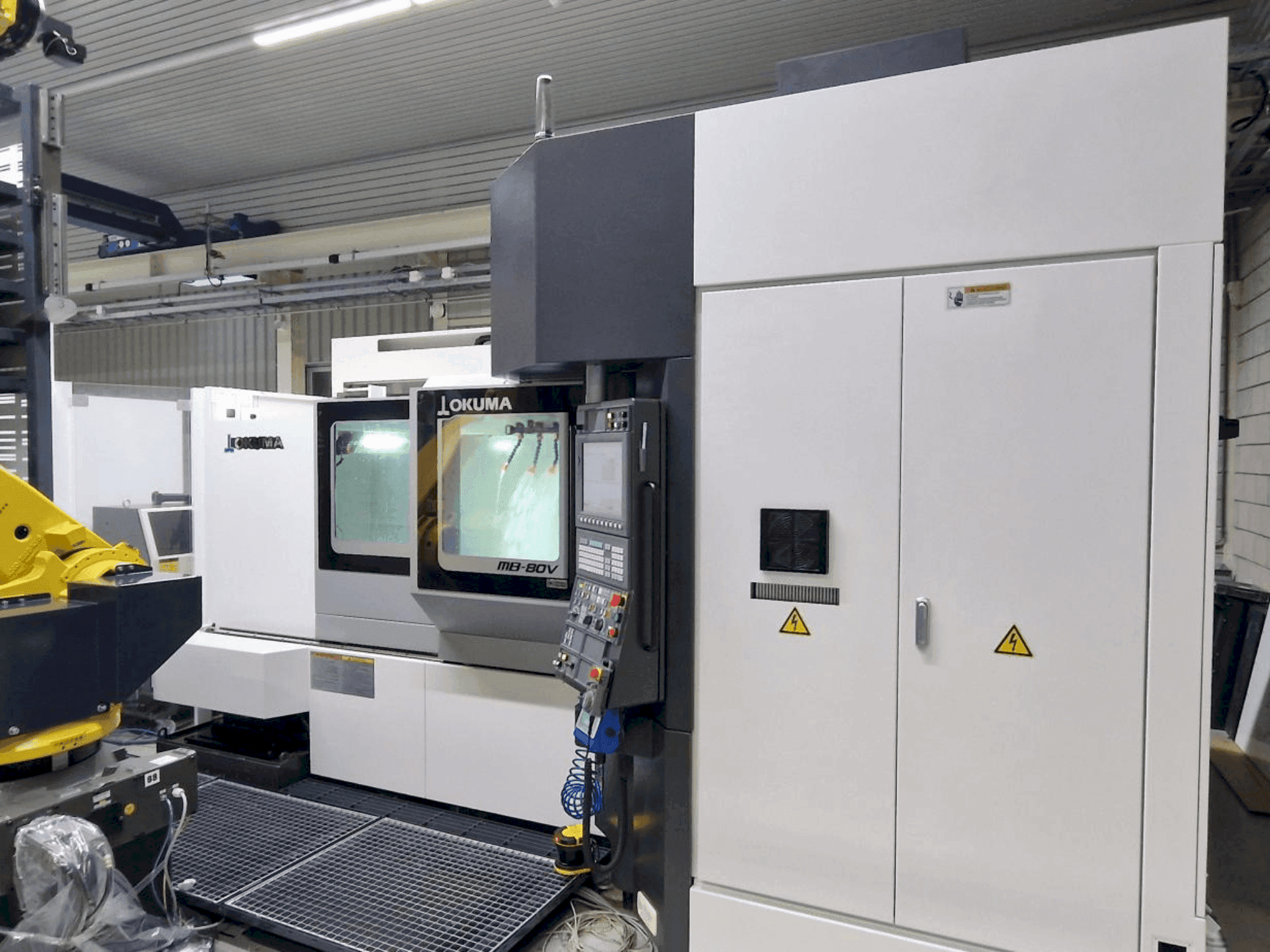 Vista Frontal da Okuma MB 80V máquina