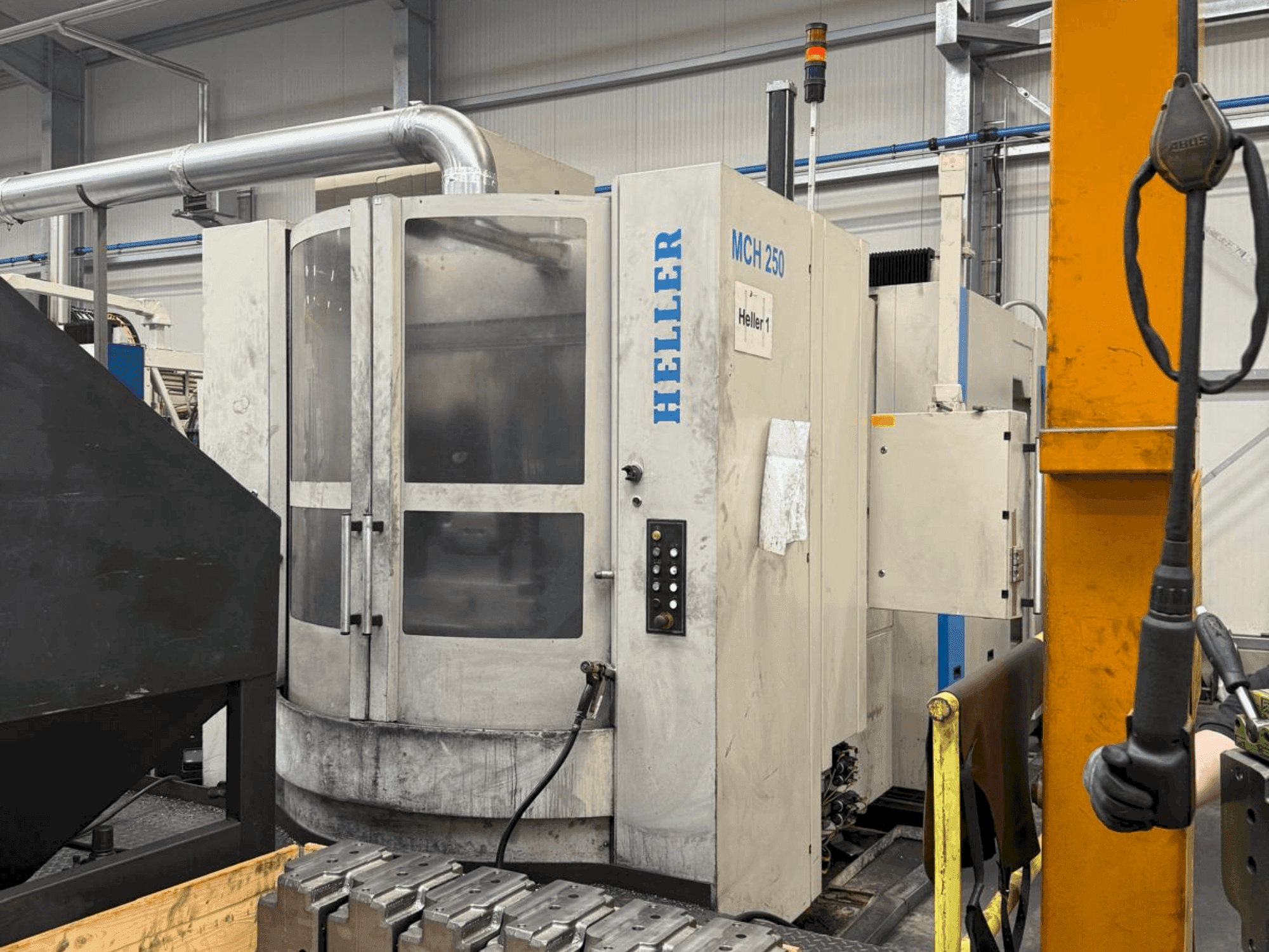 Vista Frontal da HELLER MCH 250 máquina