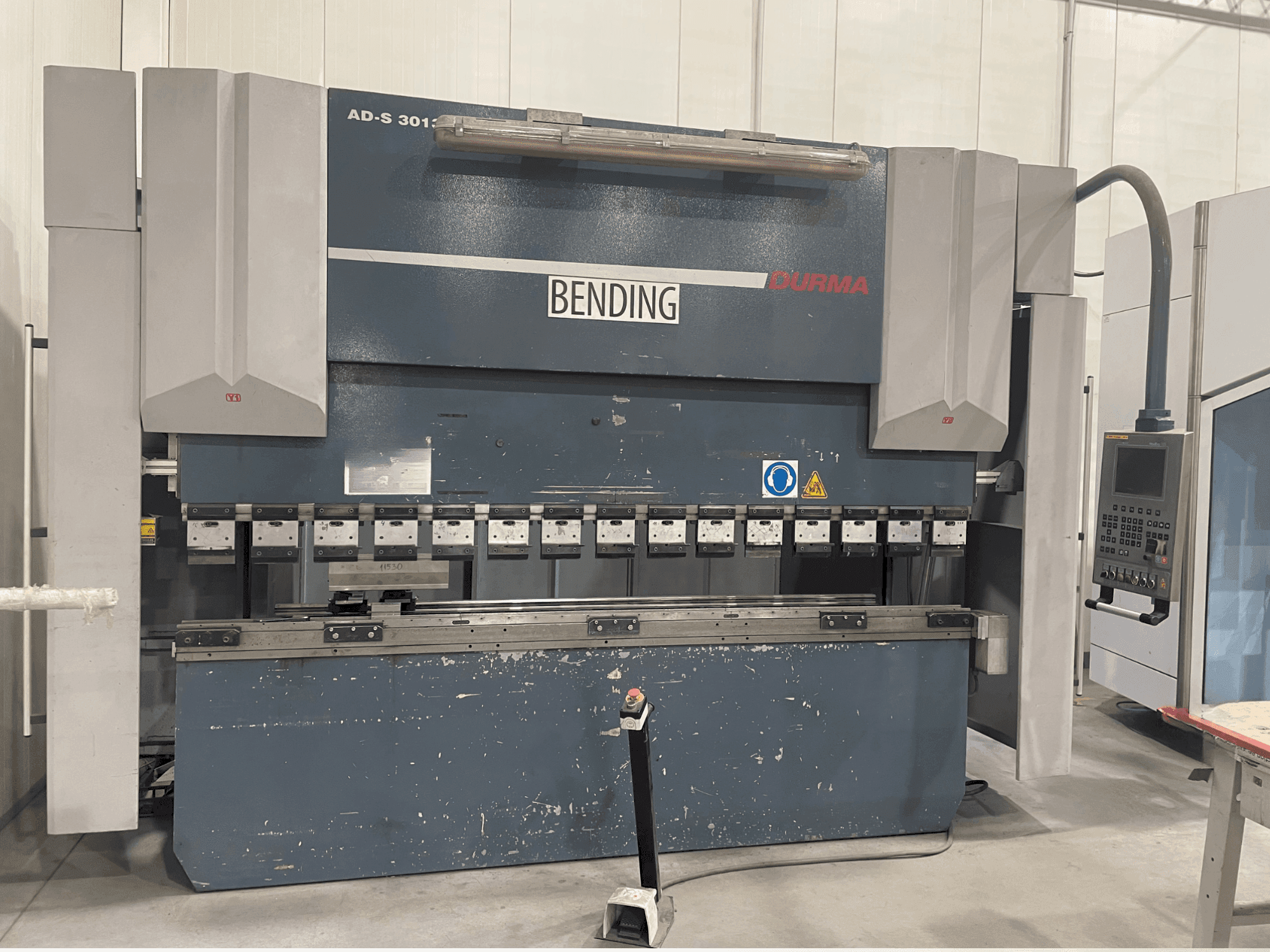 Vista Frontal da Durma AD-S 30135 máquina