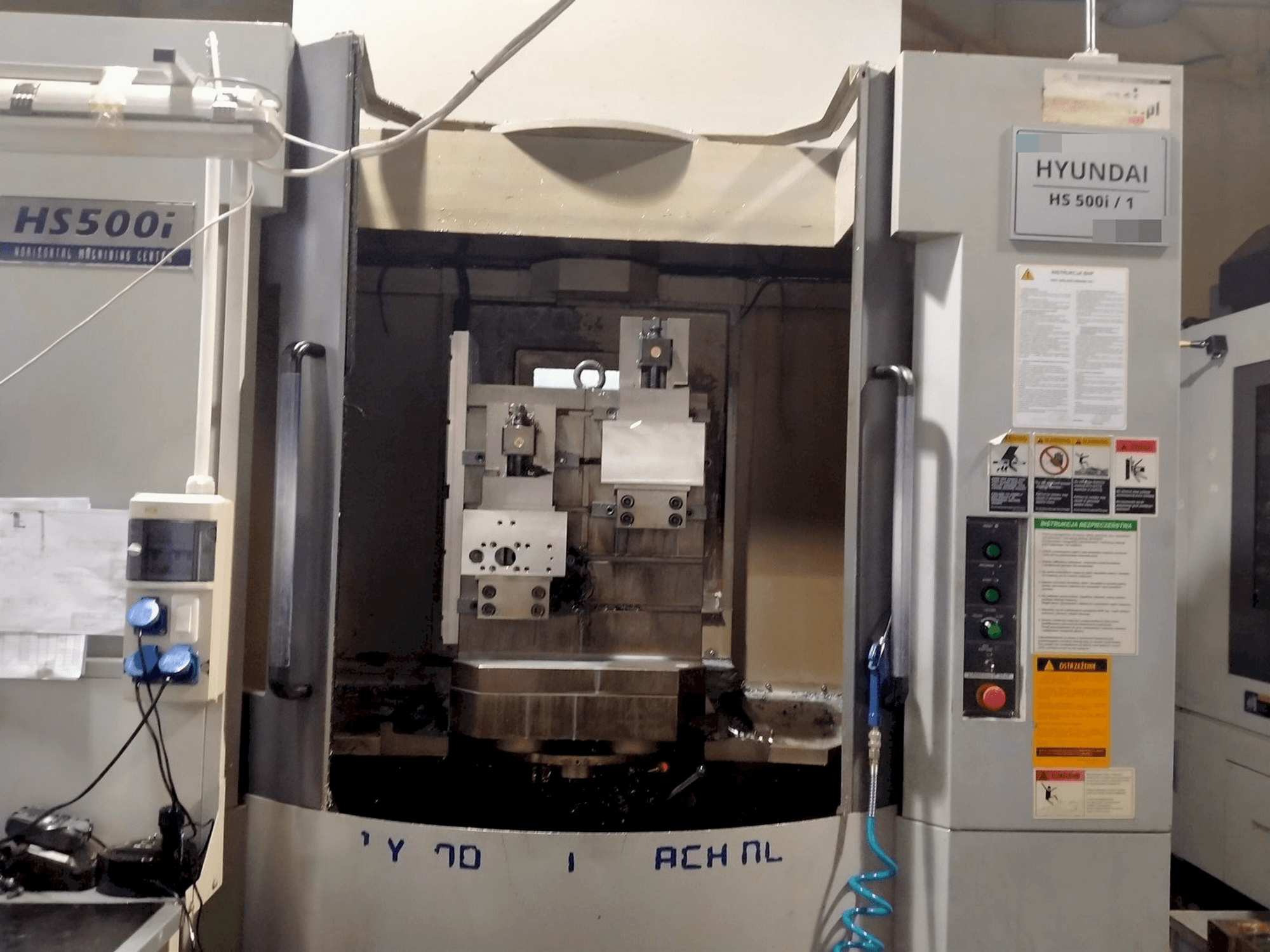 Vista Frontal da Hyundai Kia HS500i máquina