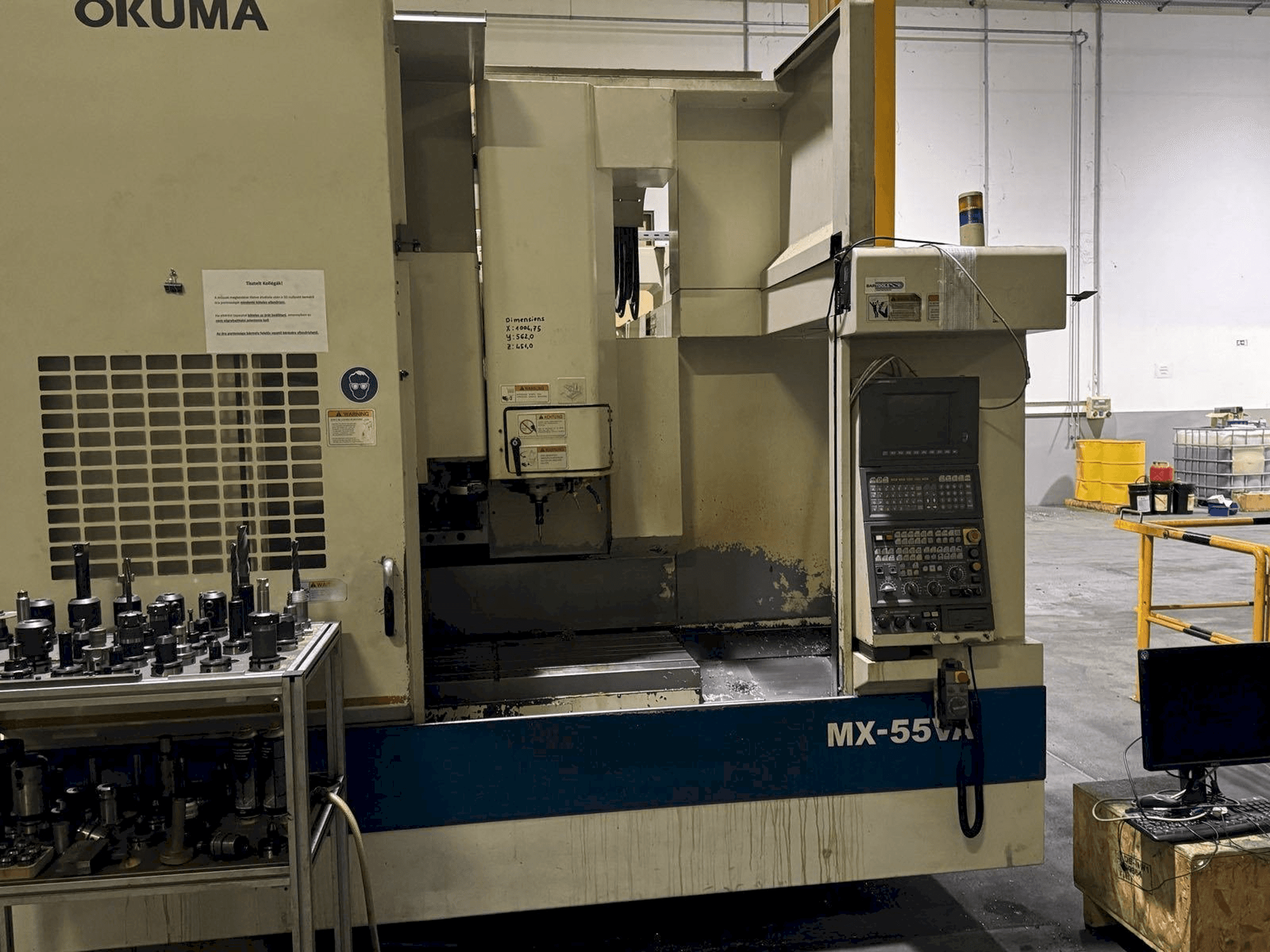 Vista Frontal da Okuma MX55-VA máquina