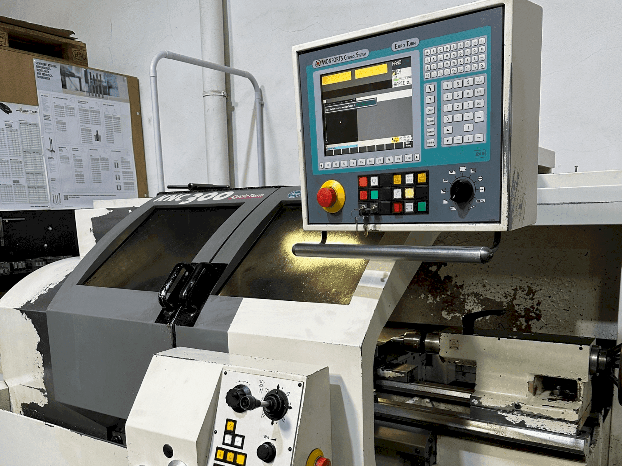 Vista Frontal da Monforts KNC 300 CycleTurn máquina