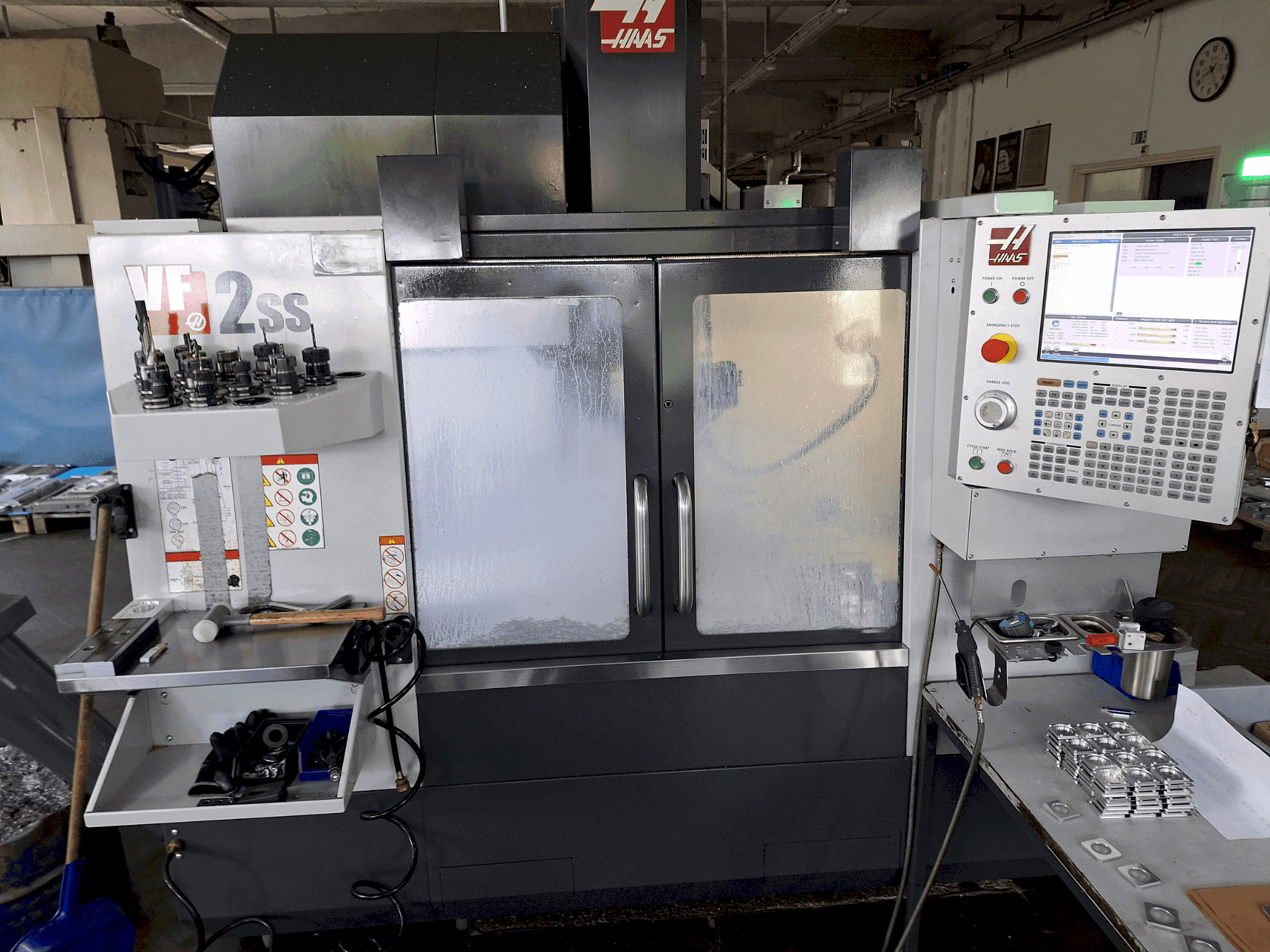 Vista Frontal da HAAS VF 2 SS máquina
