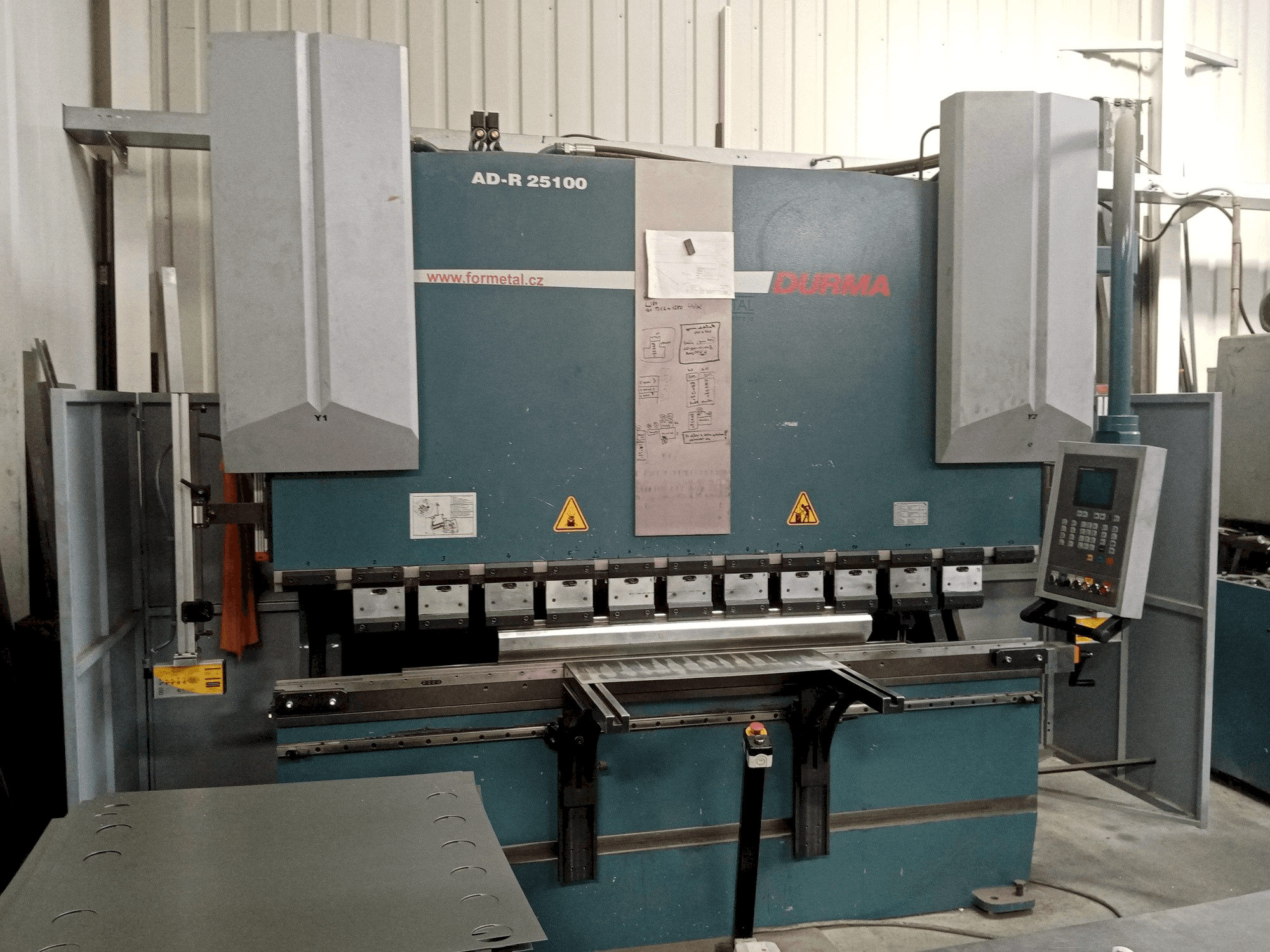 Vista Frontal da Durma AD-R 25100 máquina