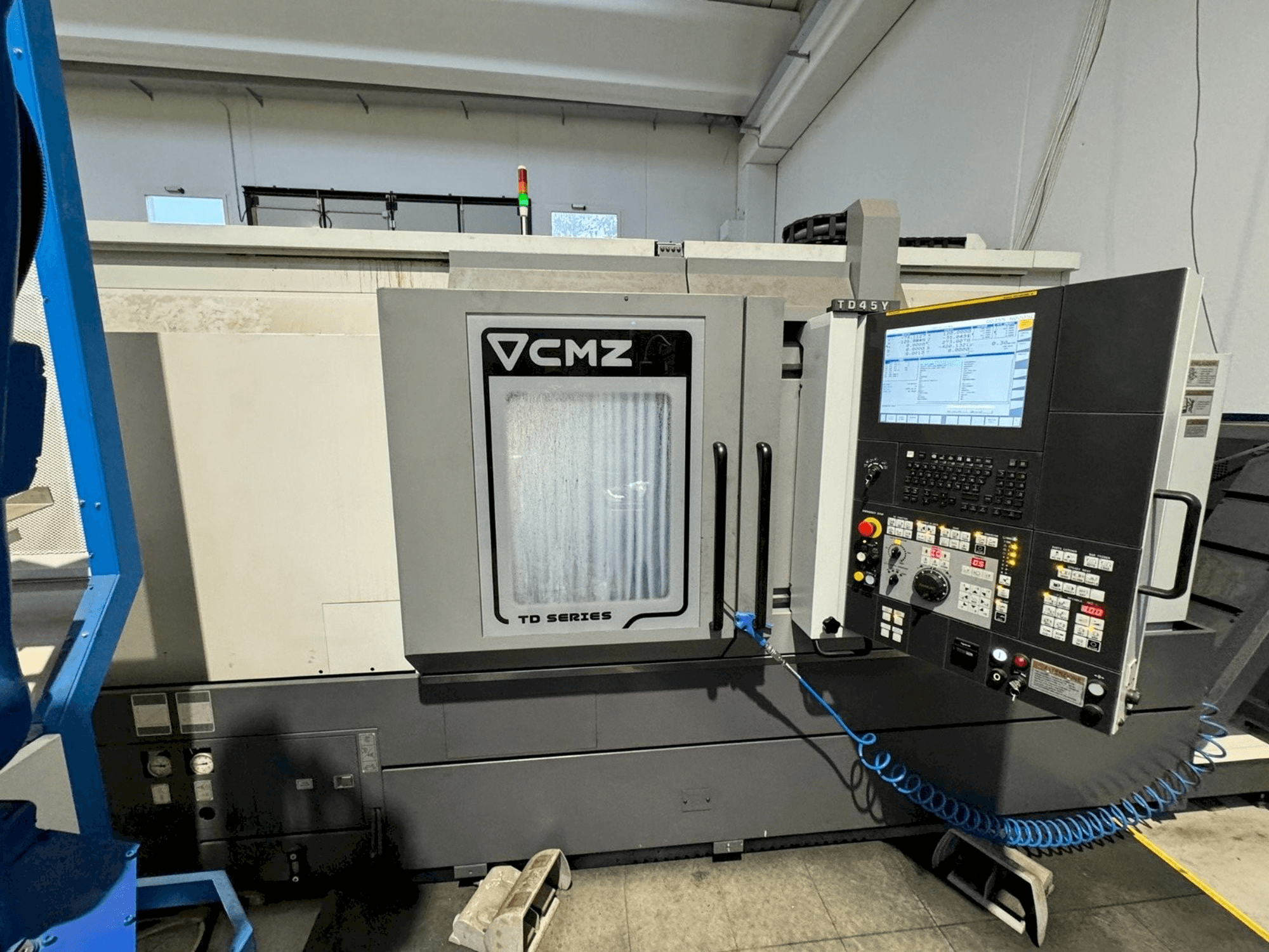 Vista Frontal da CMZ TD 45 Y 1350 máquina